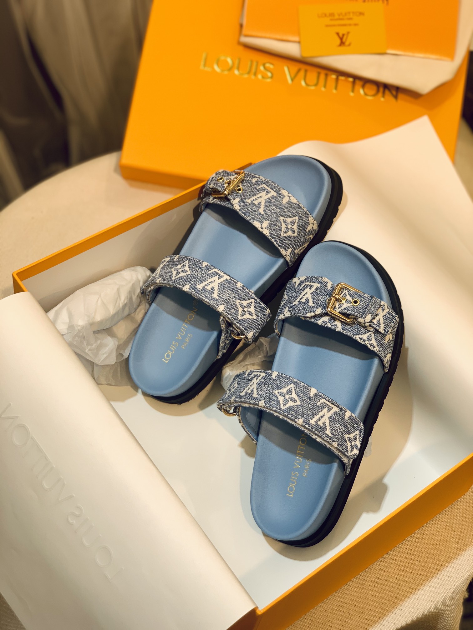 l**is V*t*n sandals