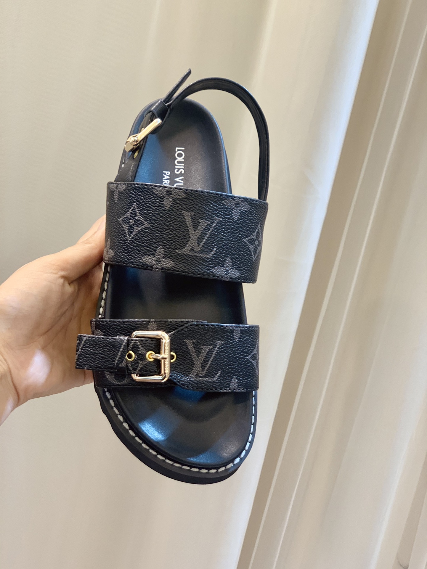 l**is V*t*n sandals