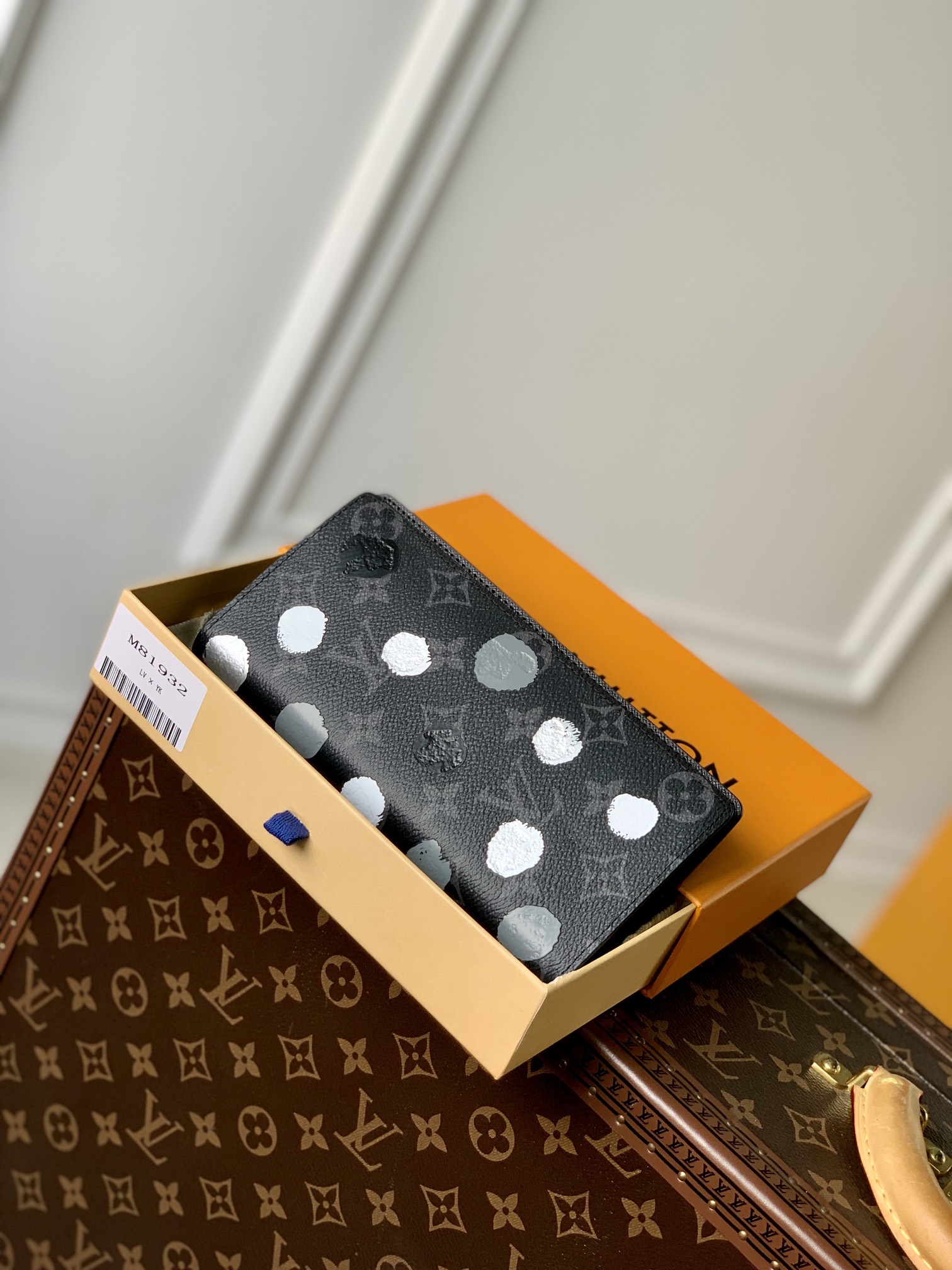 l**is V*t*n wallet m81980-19 x 10.5 x 2 cm