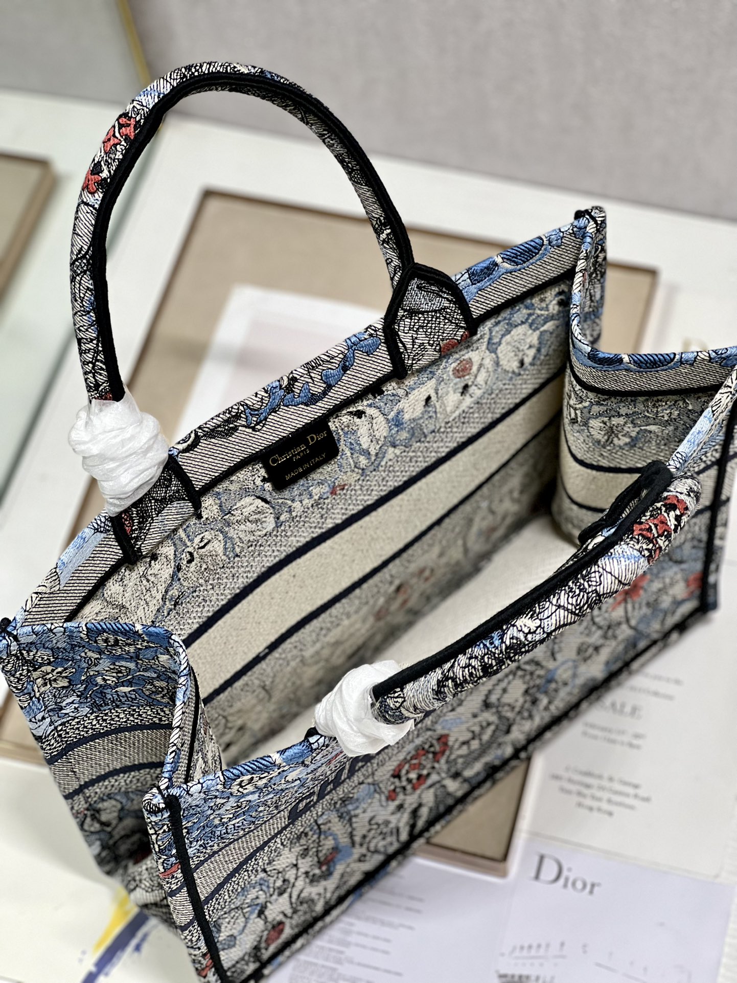 D*or book tote