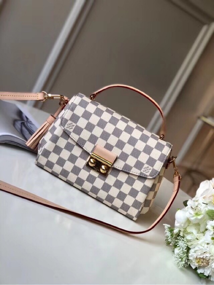 l**is V*t*n croisette-n53000- 24.5x24.2x9cm