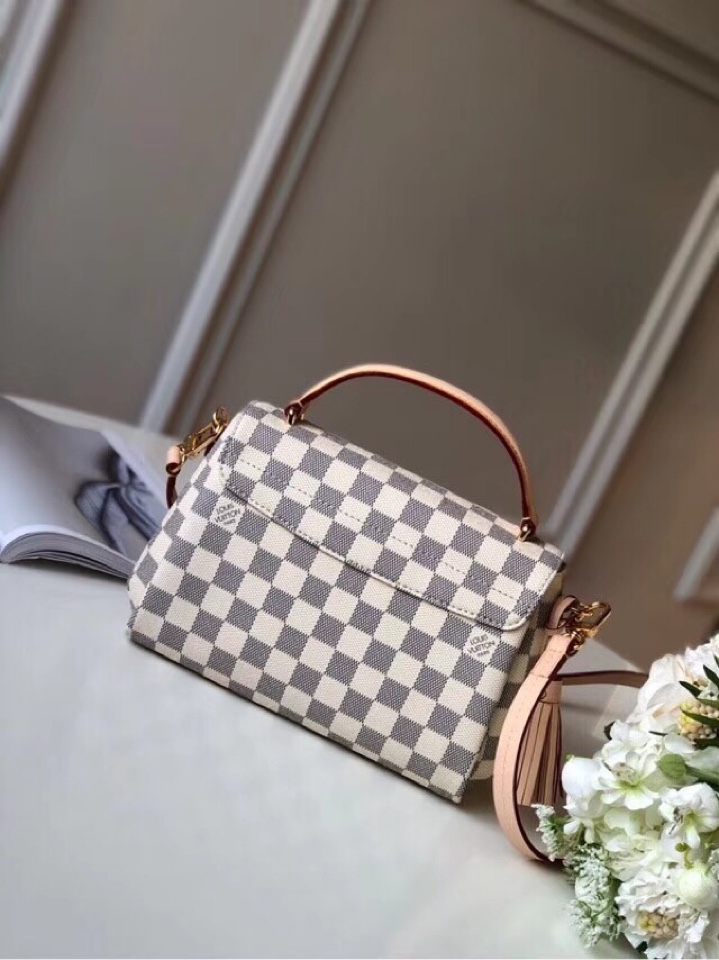 l**is V*t*n croisette-n53000- 24.5x24.2x9cm
