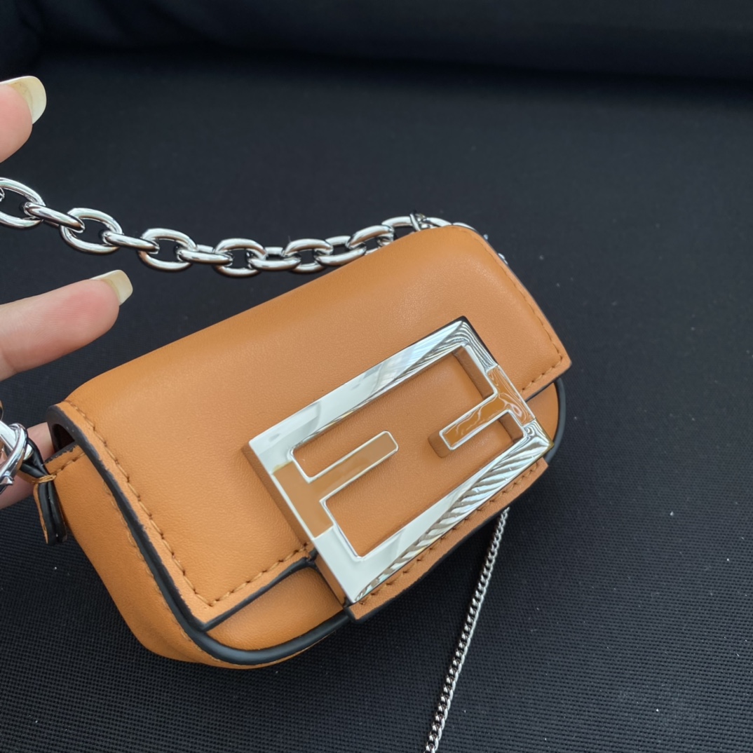 f**di&T*f*ny baguette bag-11×6.5×2.5cm