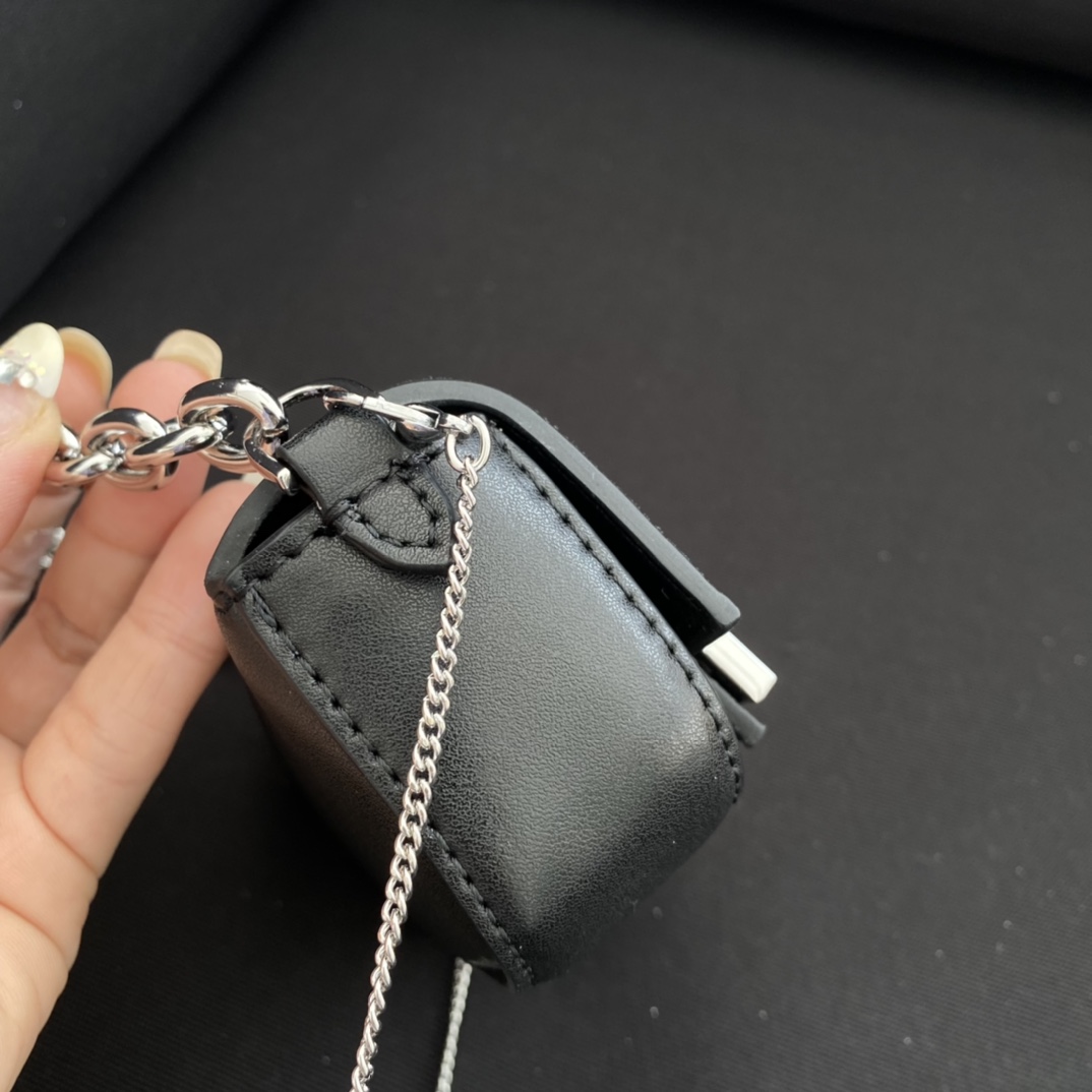 f**di&T*f*ny baguette bag-11×6.5×2.5cm