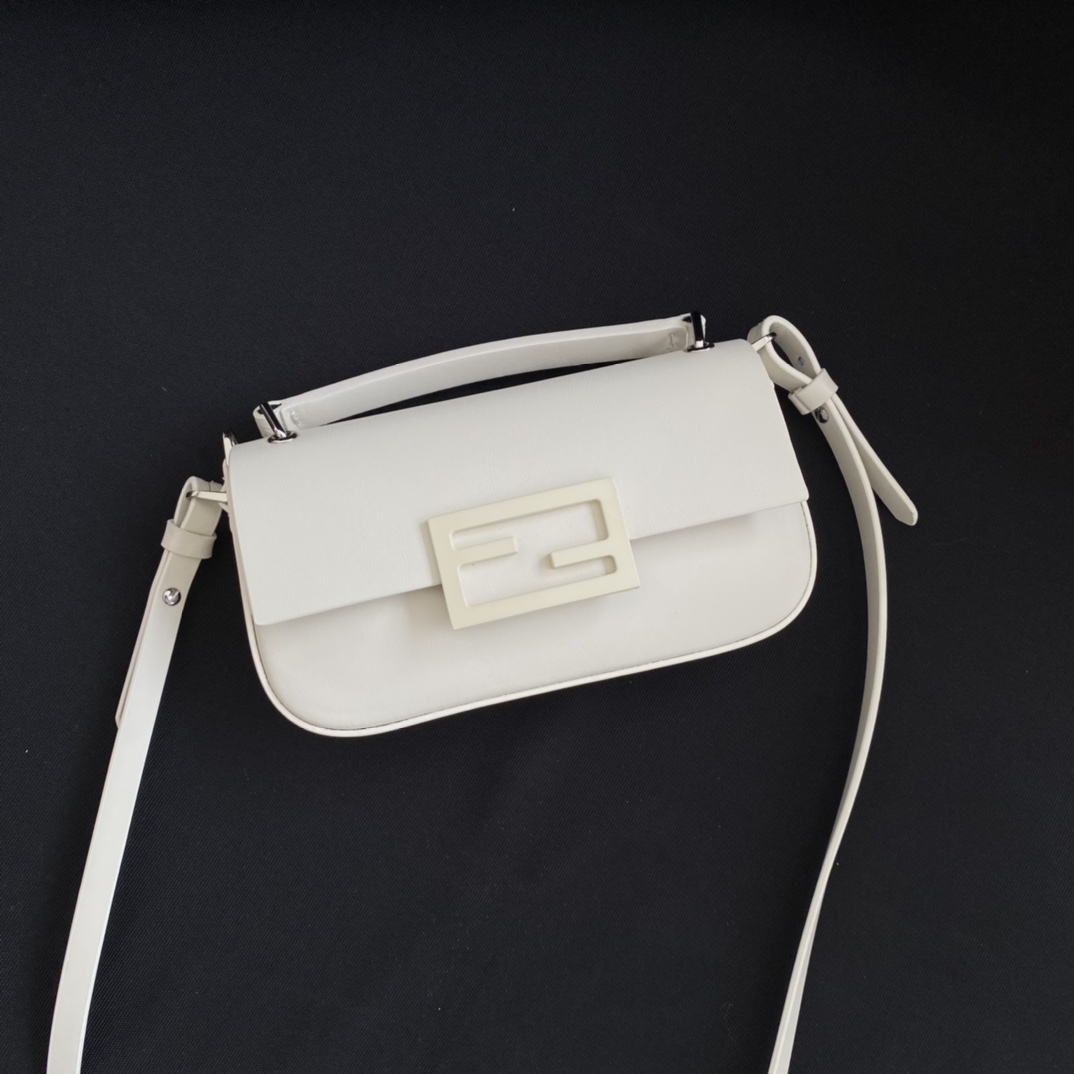 F**di baguette bag-19×14×4cm