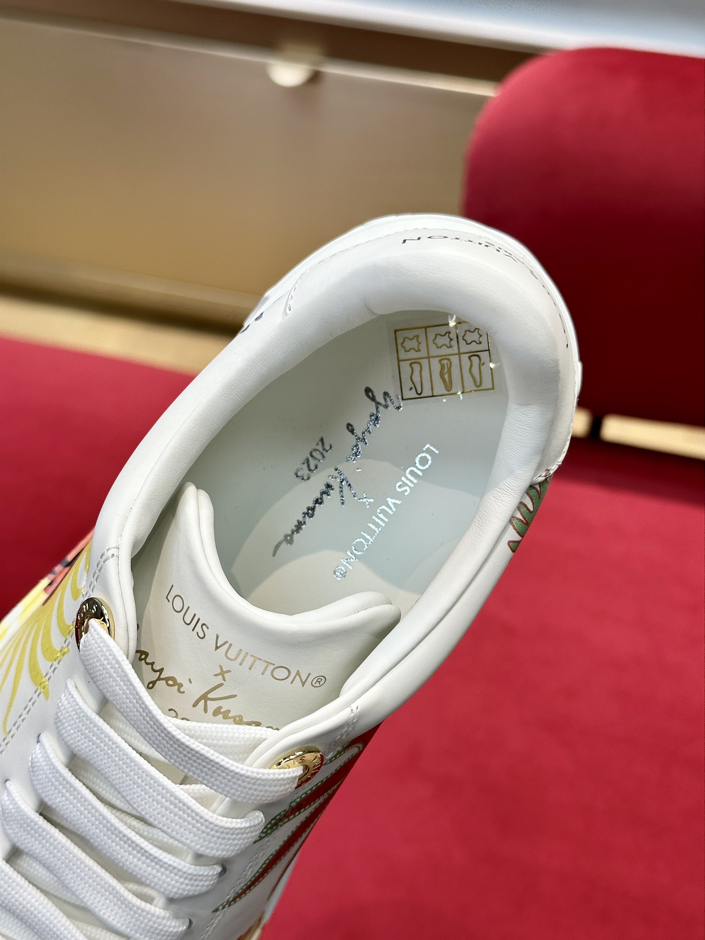 l**is V*t*n time out sneaker