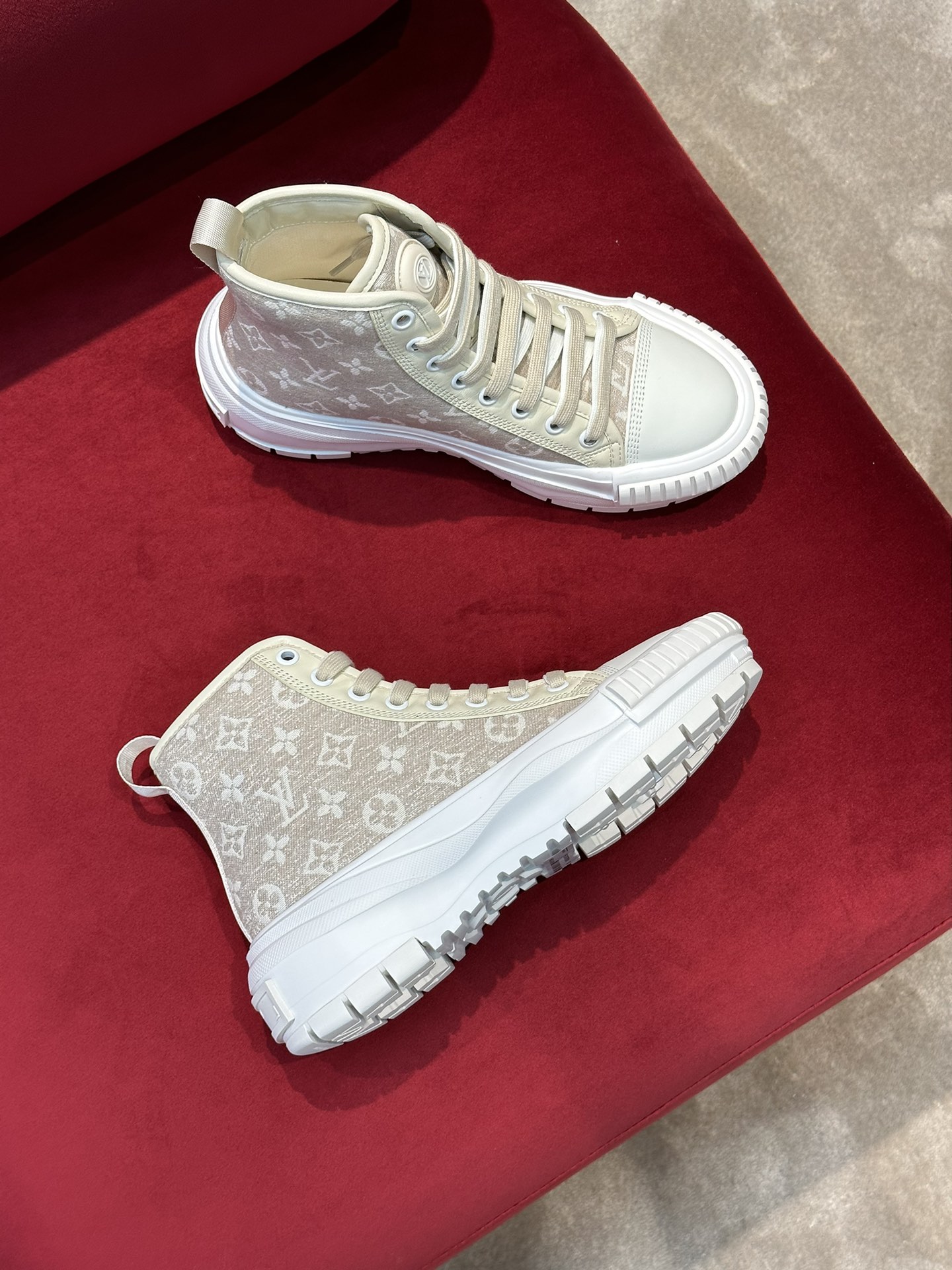 l**is V*t*n squad sneaker