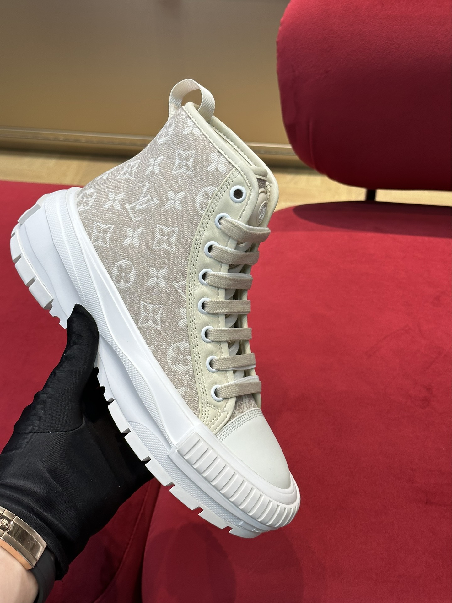 l**is V*t*n squad sneaker