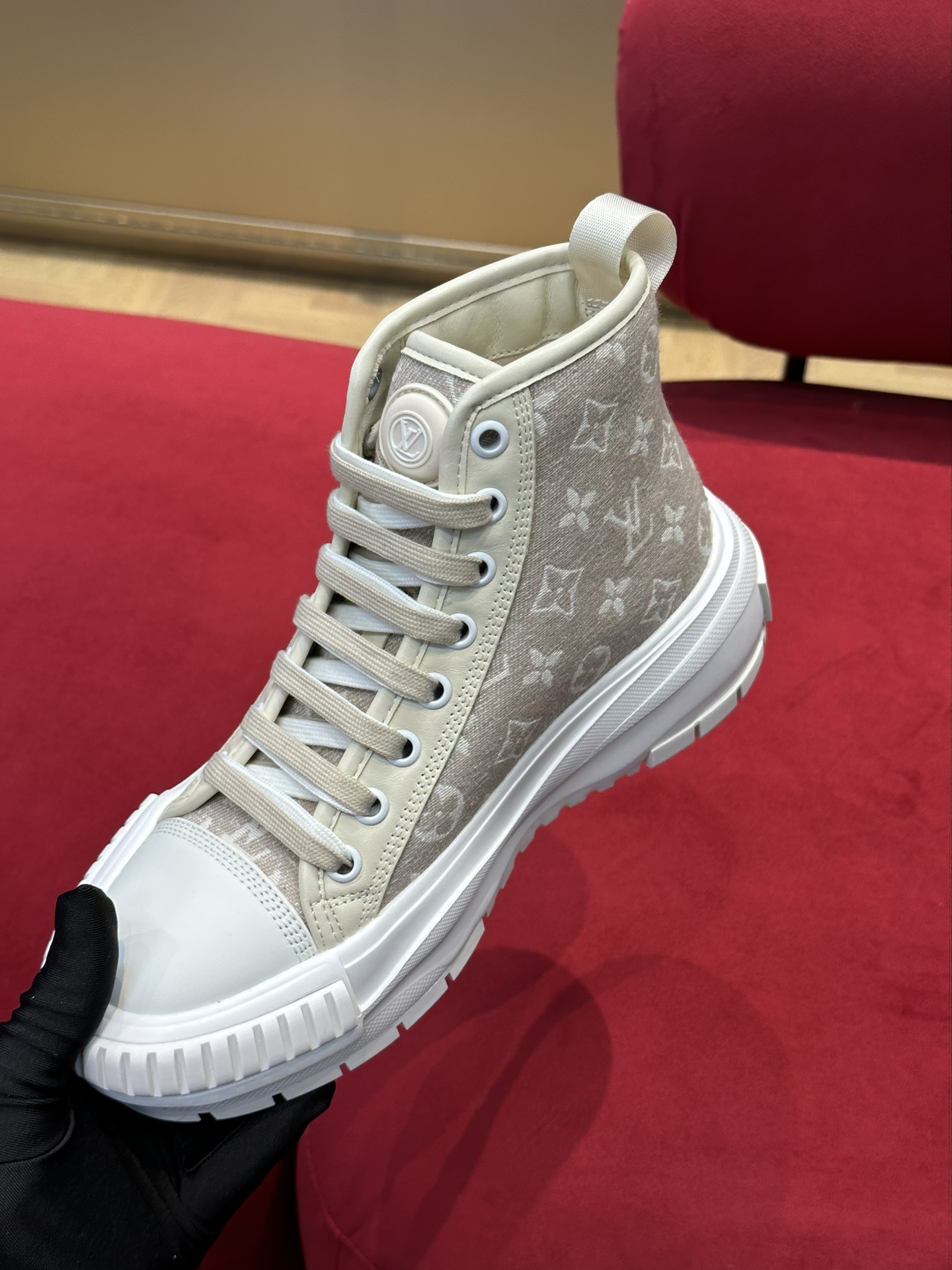 l**is V*t*n squad sneaker