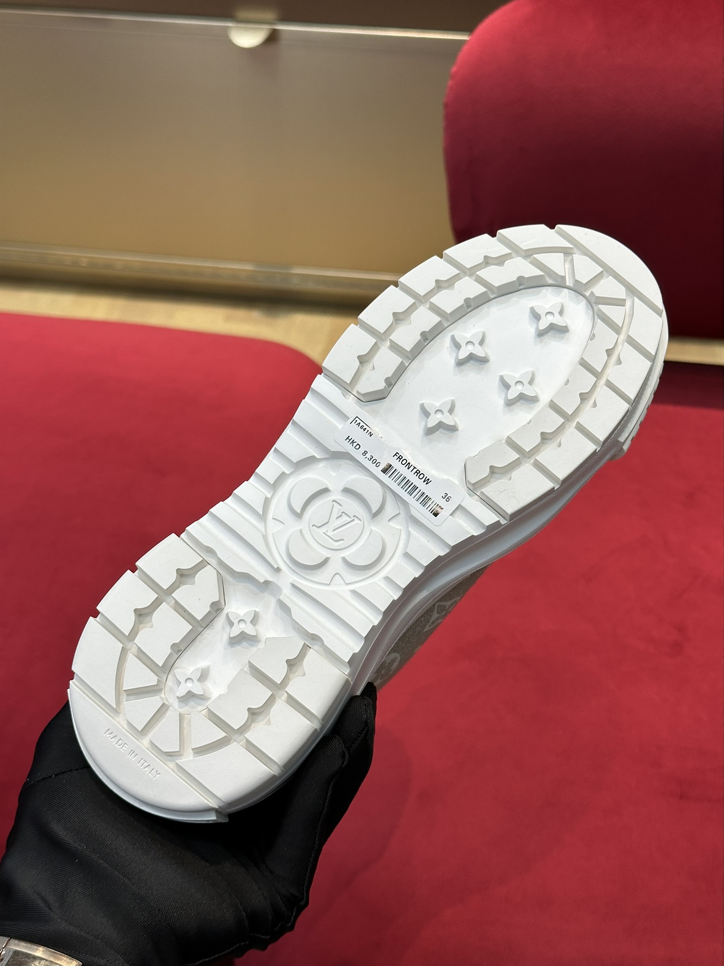 l**is V*t*n squad sneaker