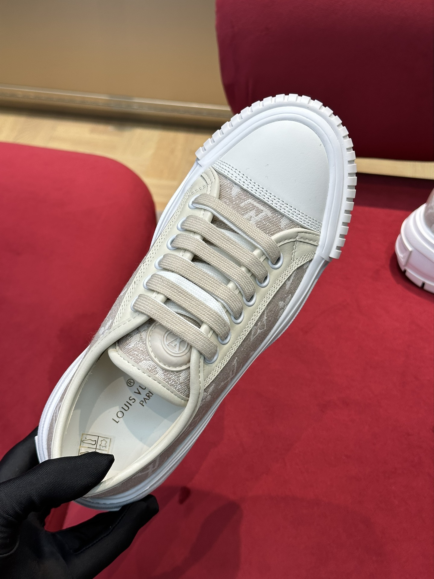 l**is V*t*n squad sneaker