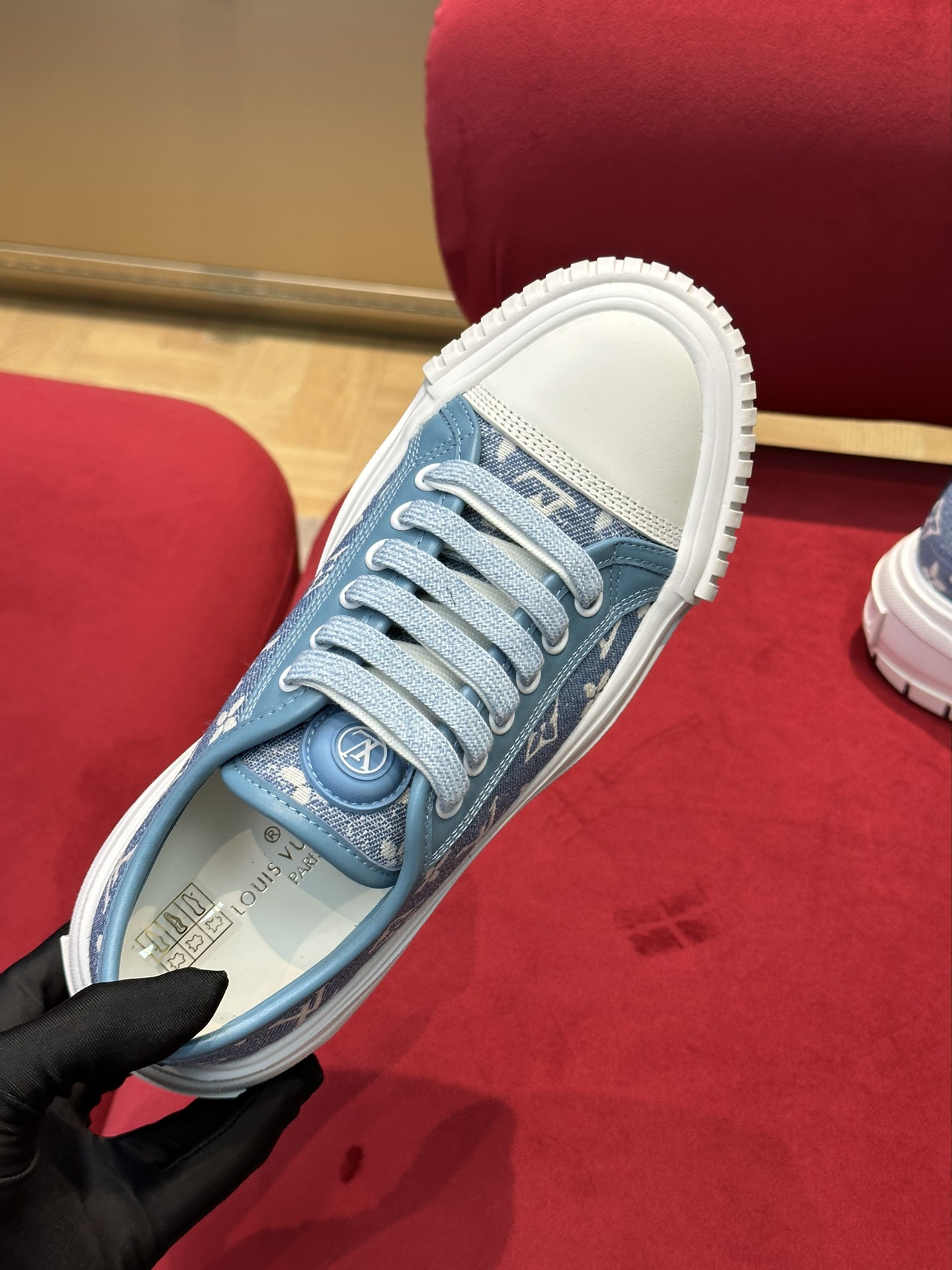 l**is V*t*n squad sneaker