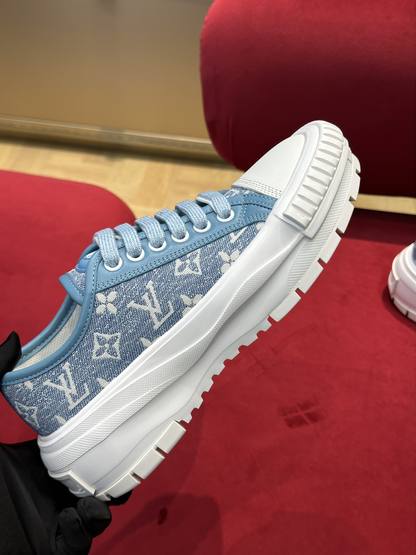 l**is V*t*n squad sneaker