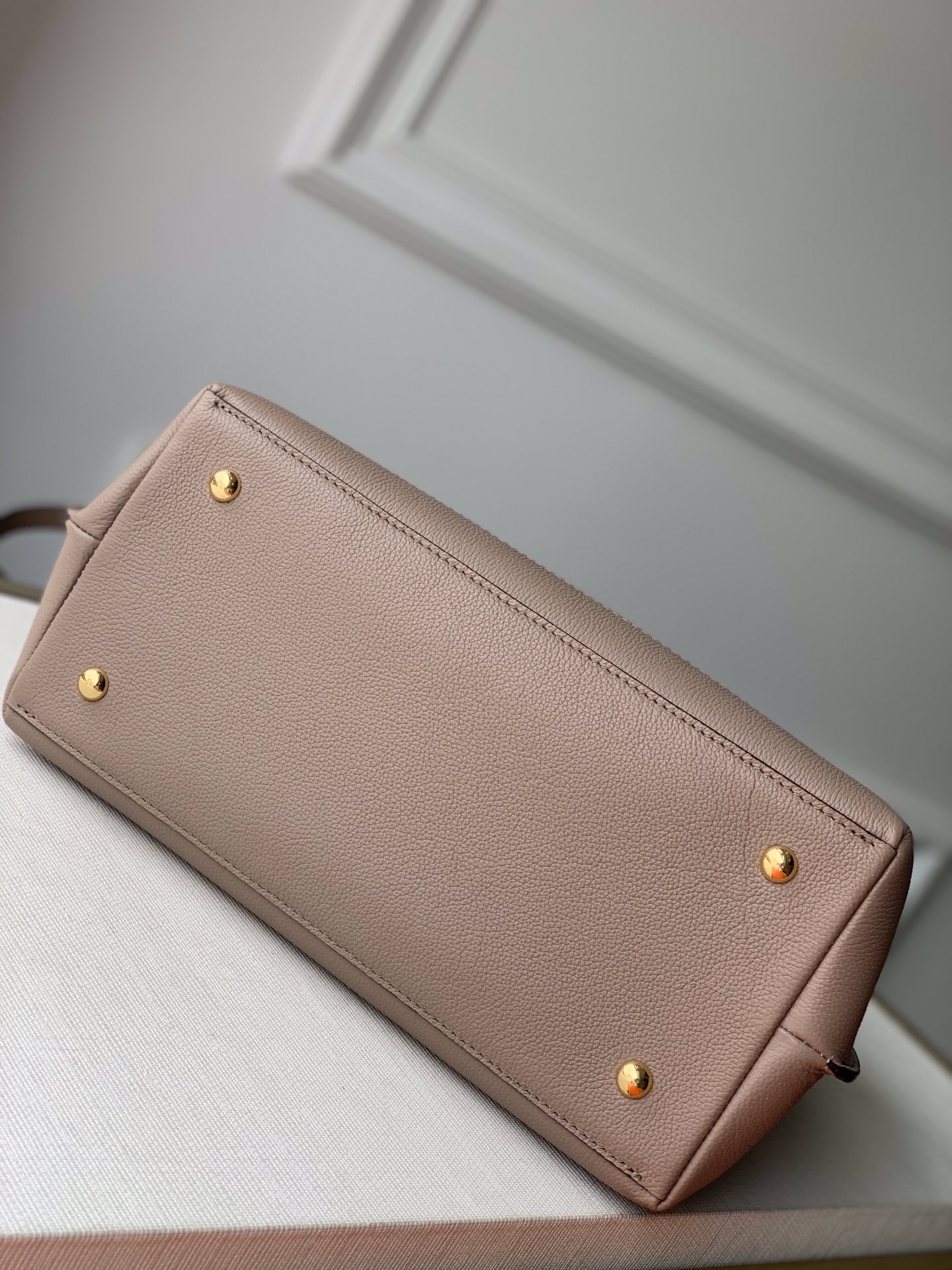 l**is V*t*n lockme ever m51395-31*46*17cm
