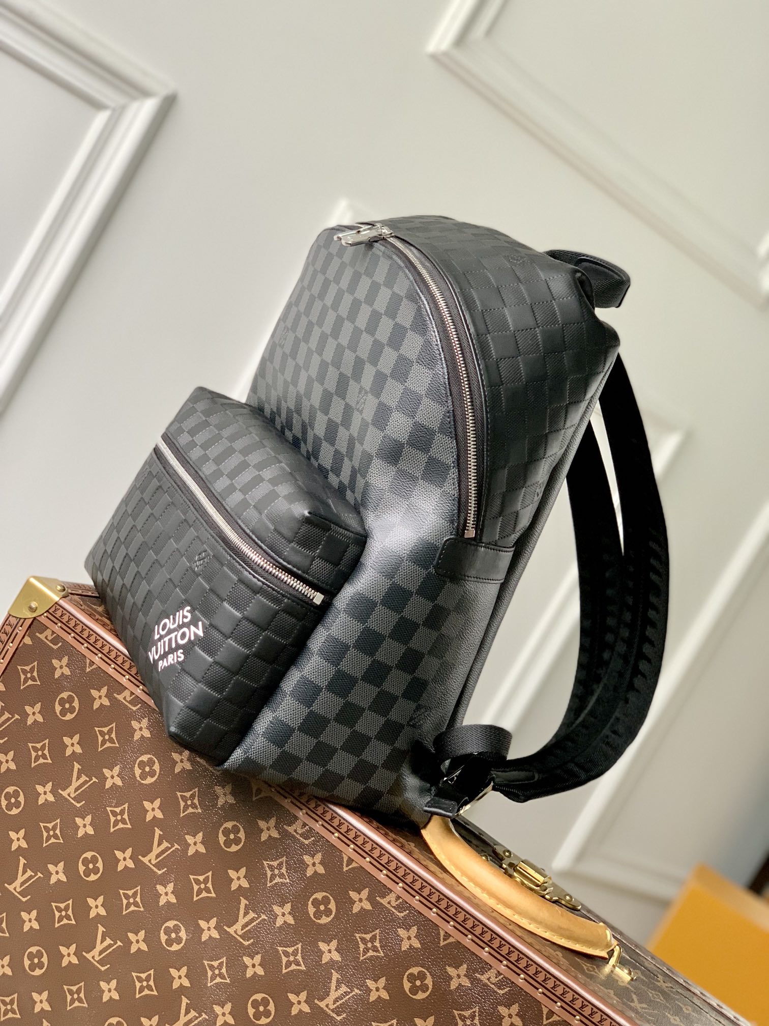 l**is V*t*n discovery backpack-30*40*20cm