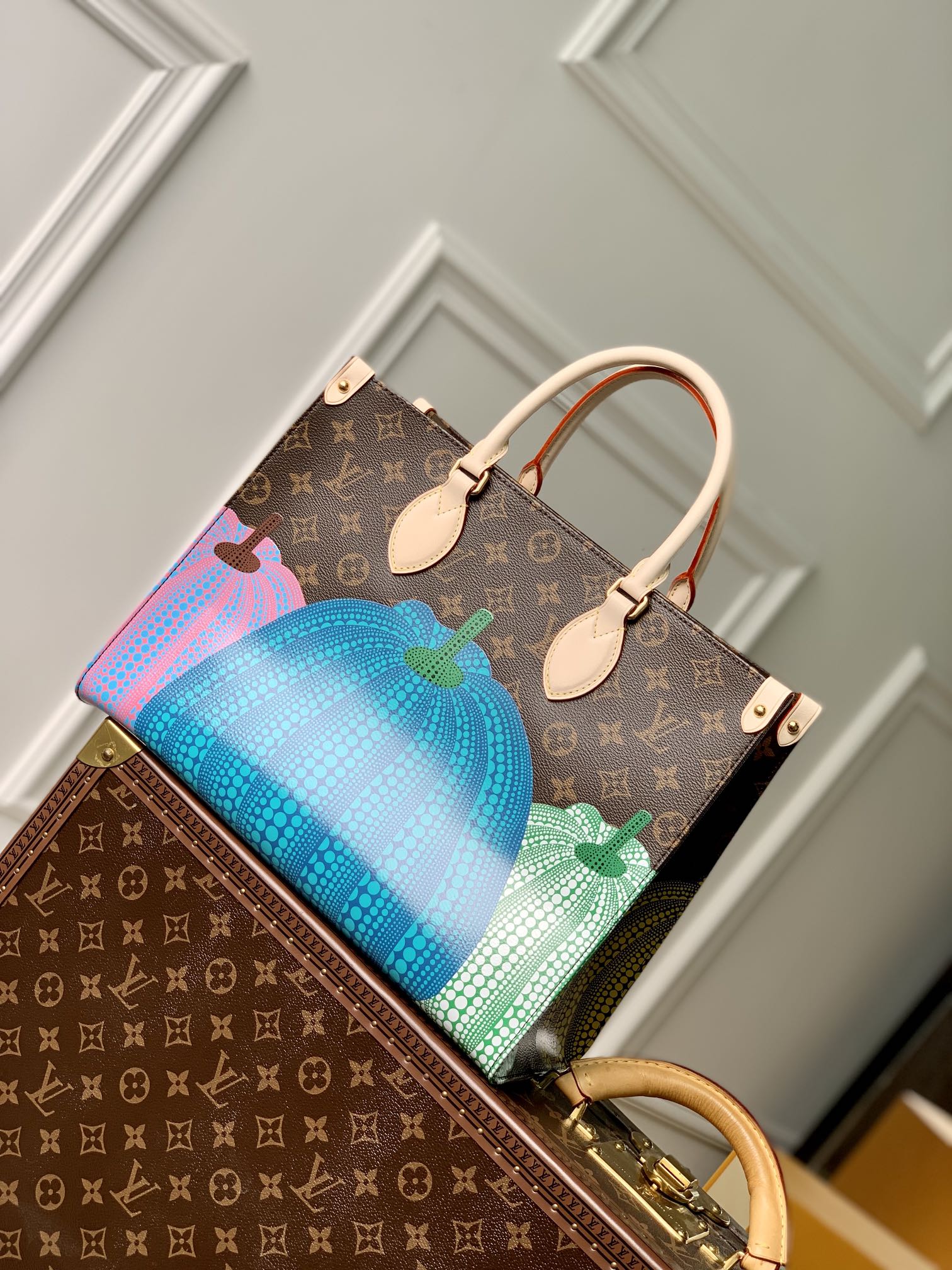 l**is V*t*n x ykonthego handbag-35 x 27 x 14 cm