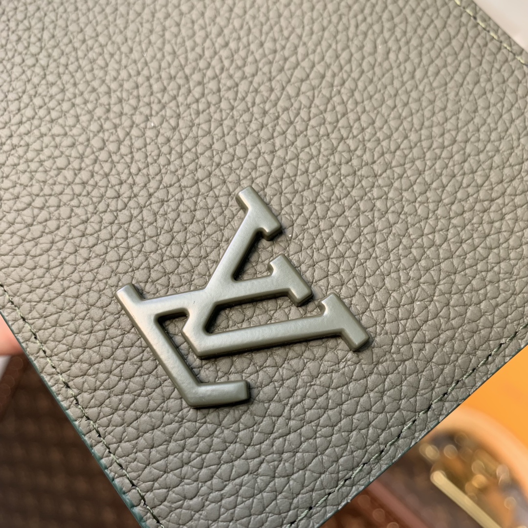 l**is V*t*n portefeuille multiple wallet-11.5 x 9 x 1.5 cm