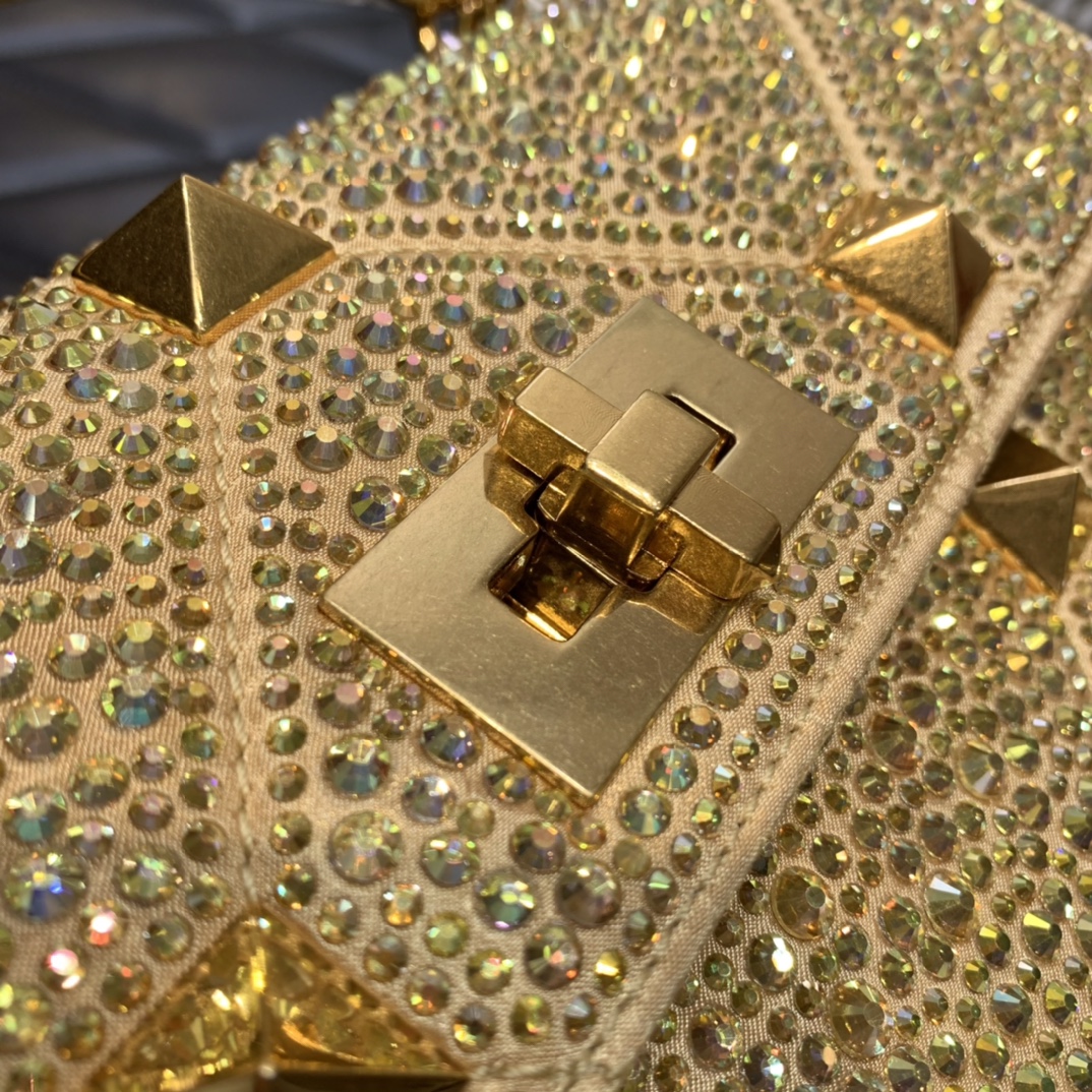 Valentin0 Garavani Roman Stud Size-25✖️16✖️10CM