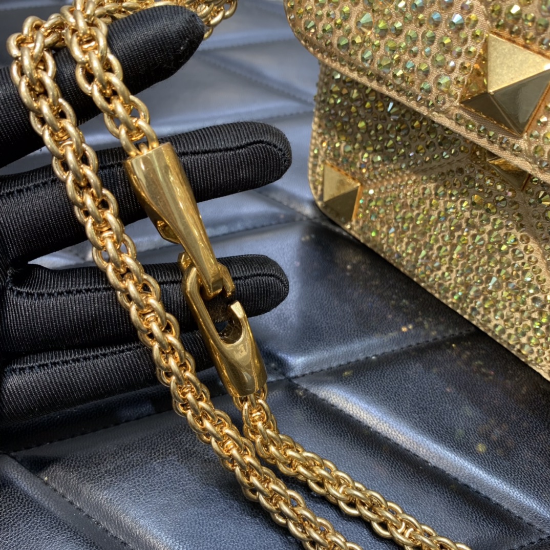 Valentin0 Garavani Roman Stud Size-25✖️16✖️10CM