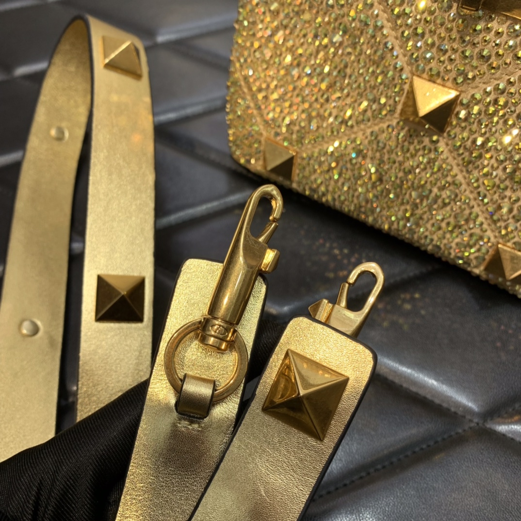 Valentin0 Garavani Roman Stud Size-20*10*9CM