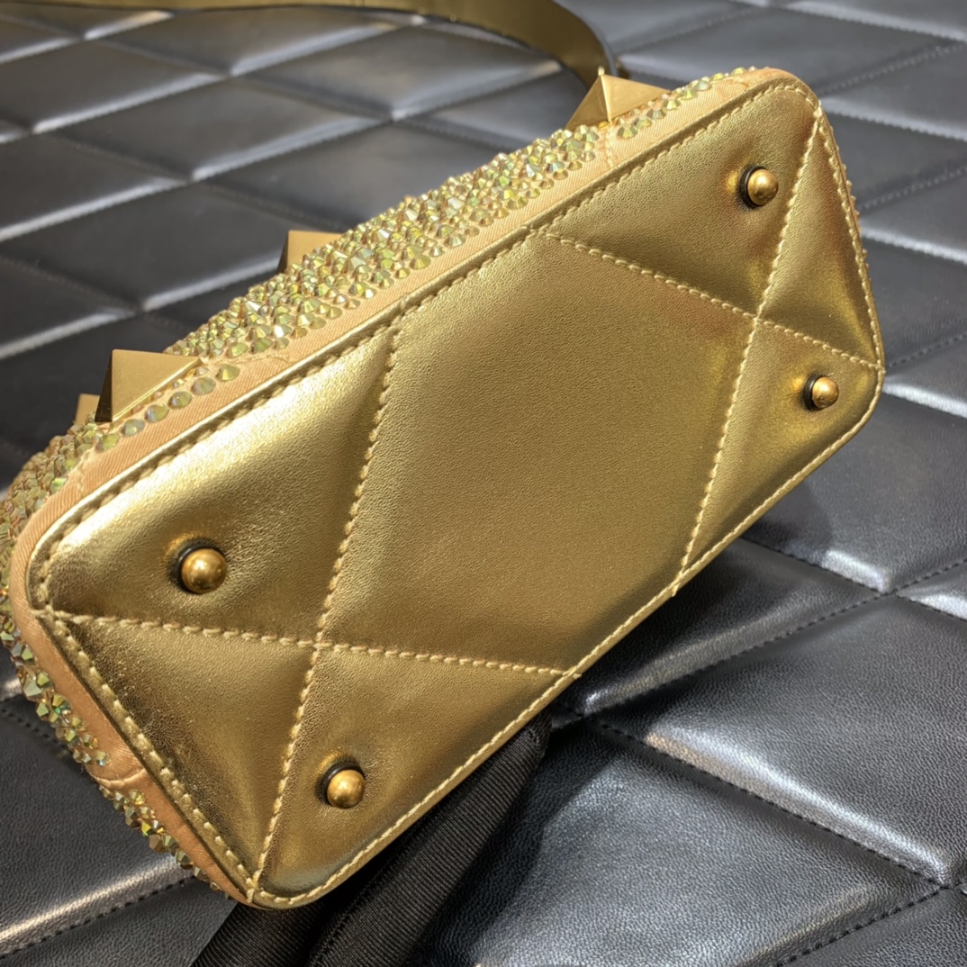 Valentin0 Garavani Roman Stud Size-20*10*9CM