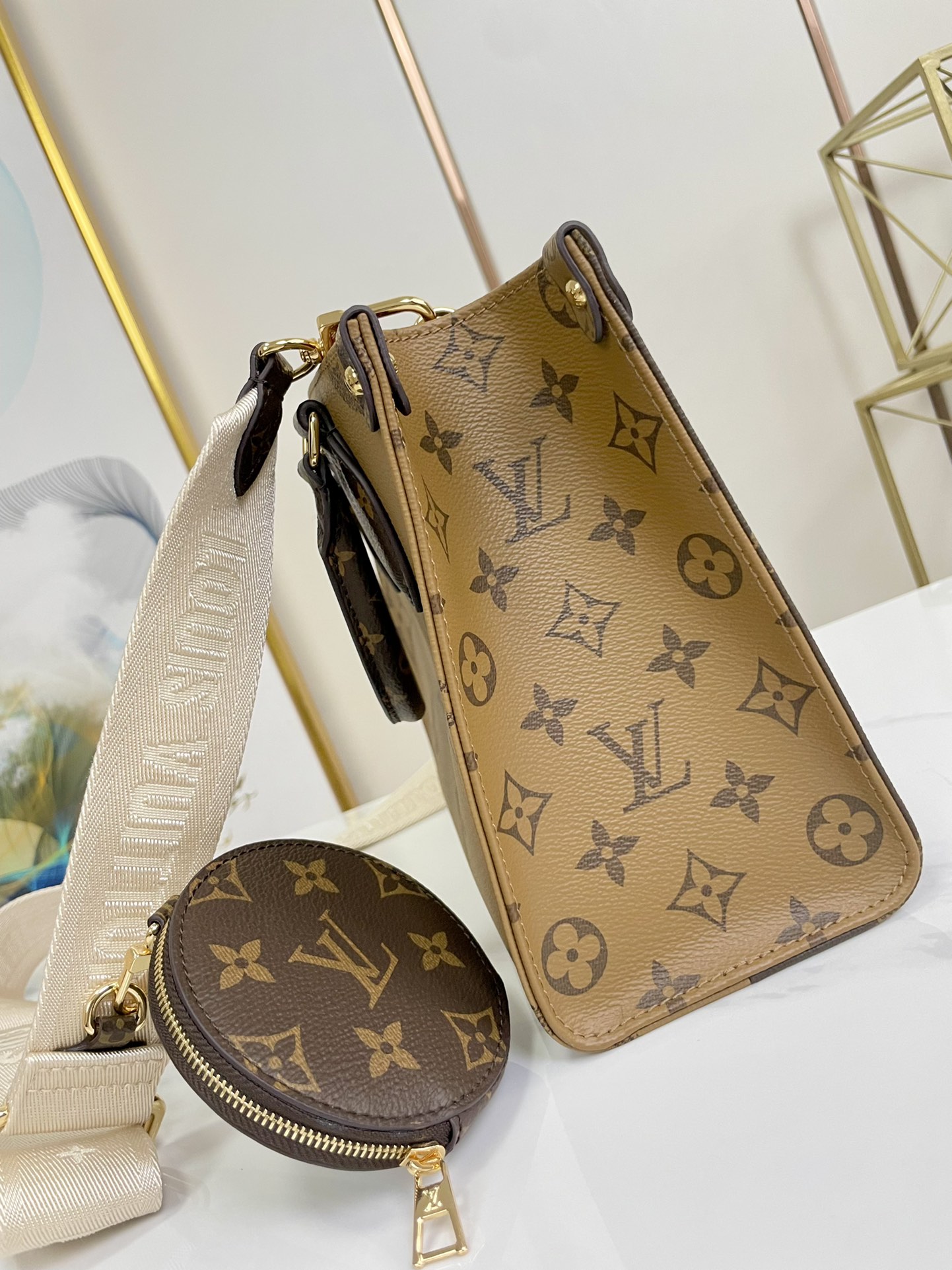 l**is V*t*n onthego handbag-25*19*11.5 cm