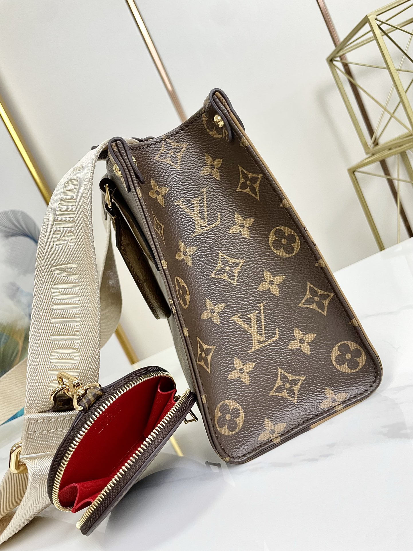 l**is V*t*n onthego handbag-25*19*11.5 cm