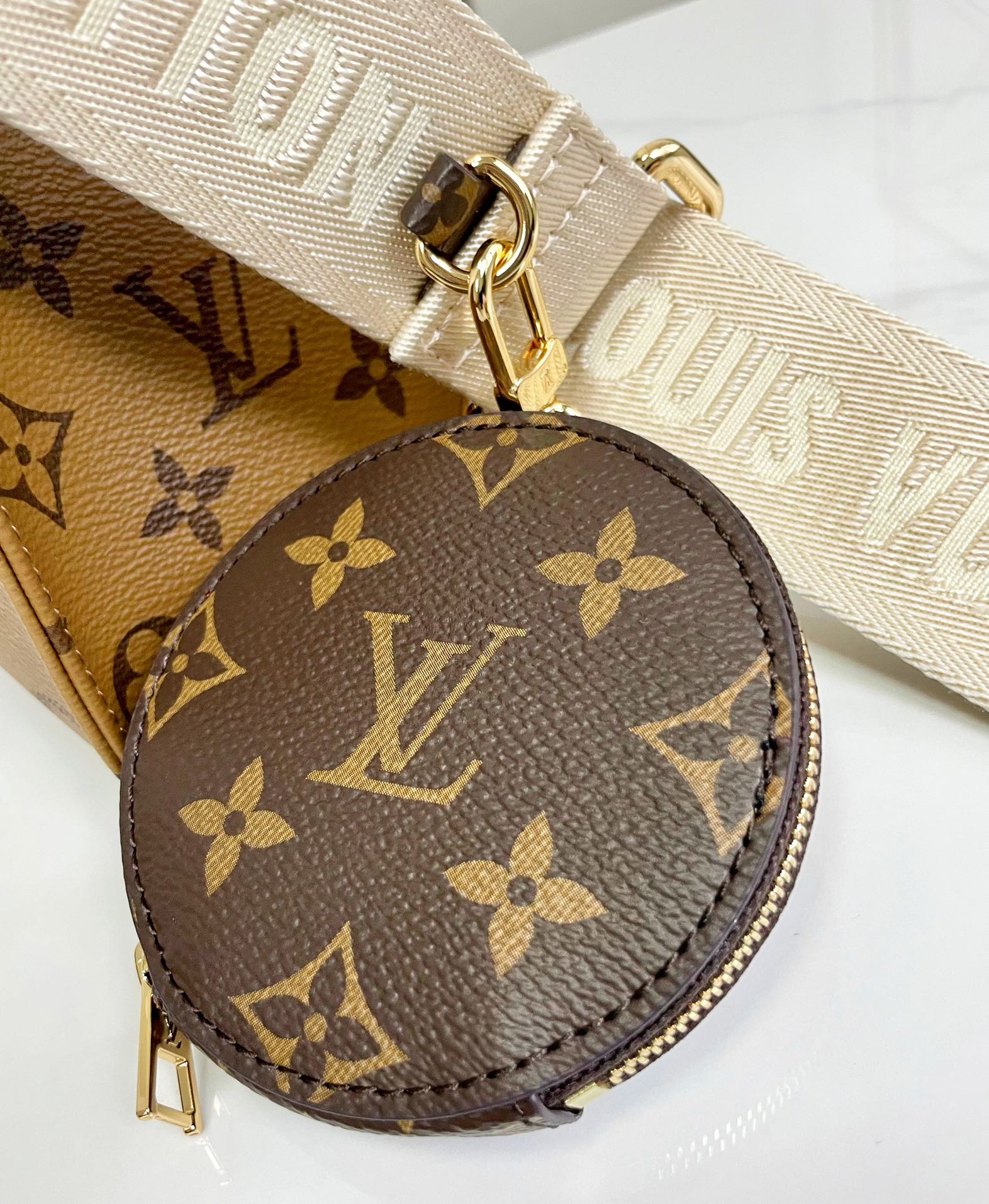 l**is V*t*n onthego handbag-25*19*11.5 cm