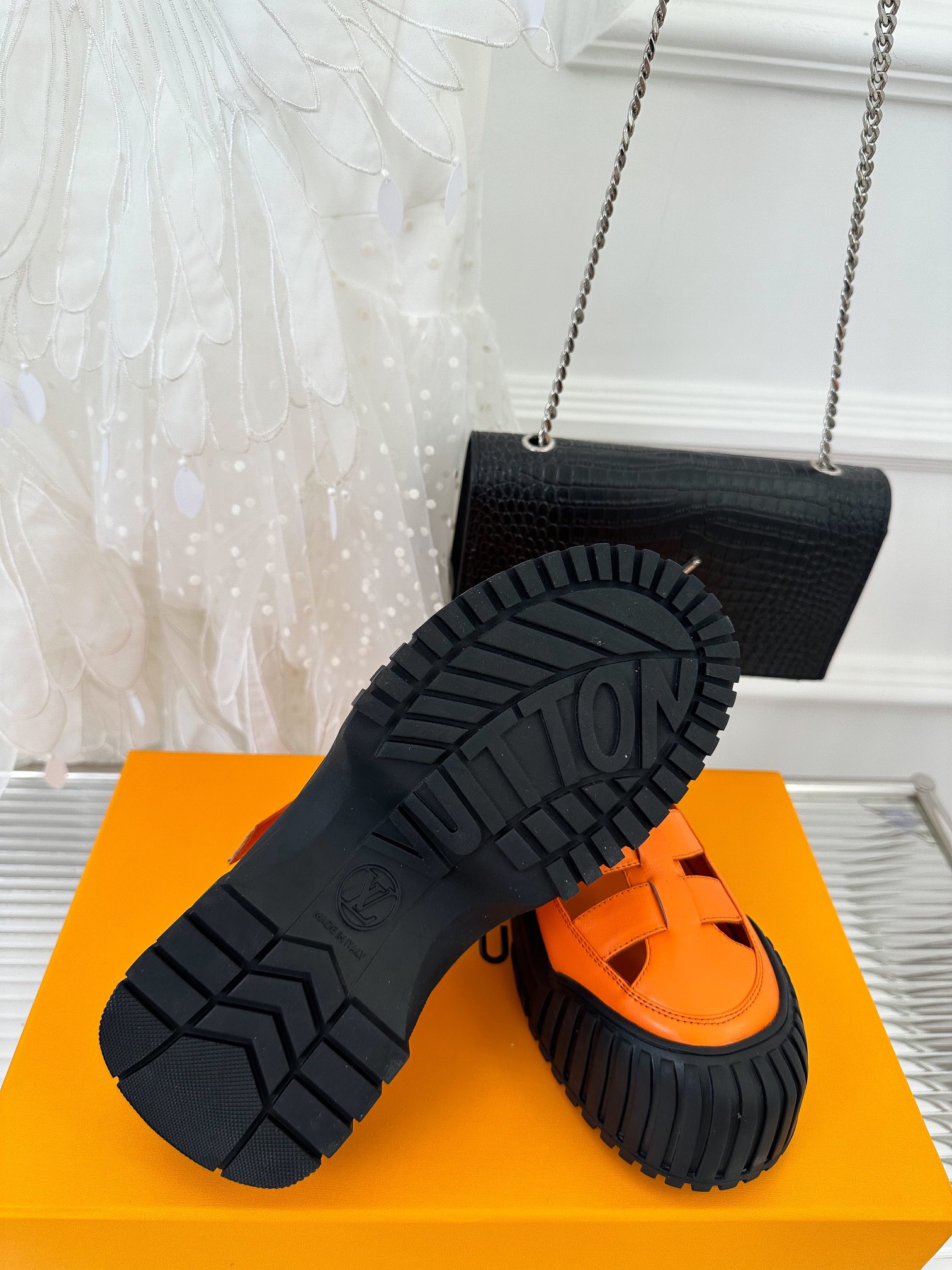 l**is V*t*n sandals