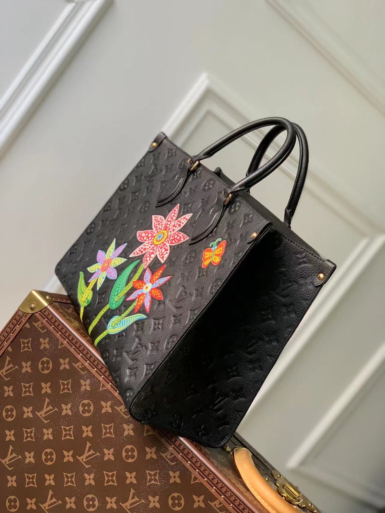 l**is V*t*n x ykonthego handbag-35 x 27 x 14 cm