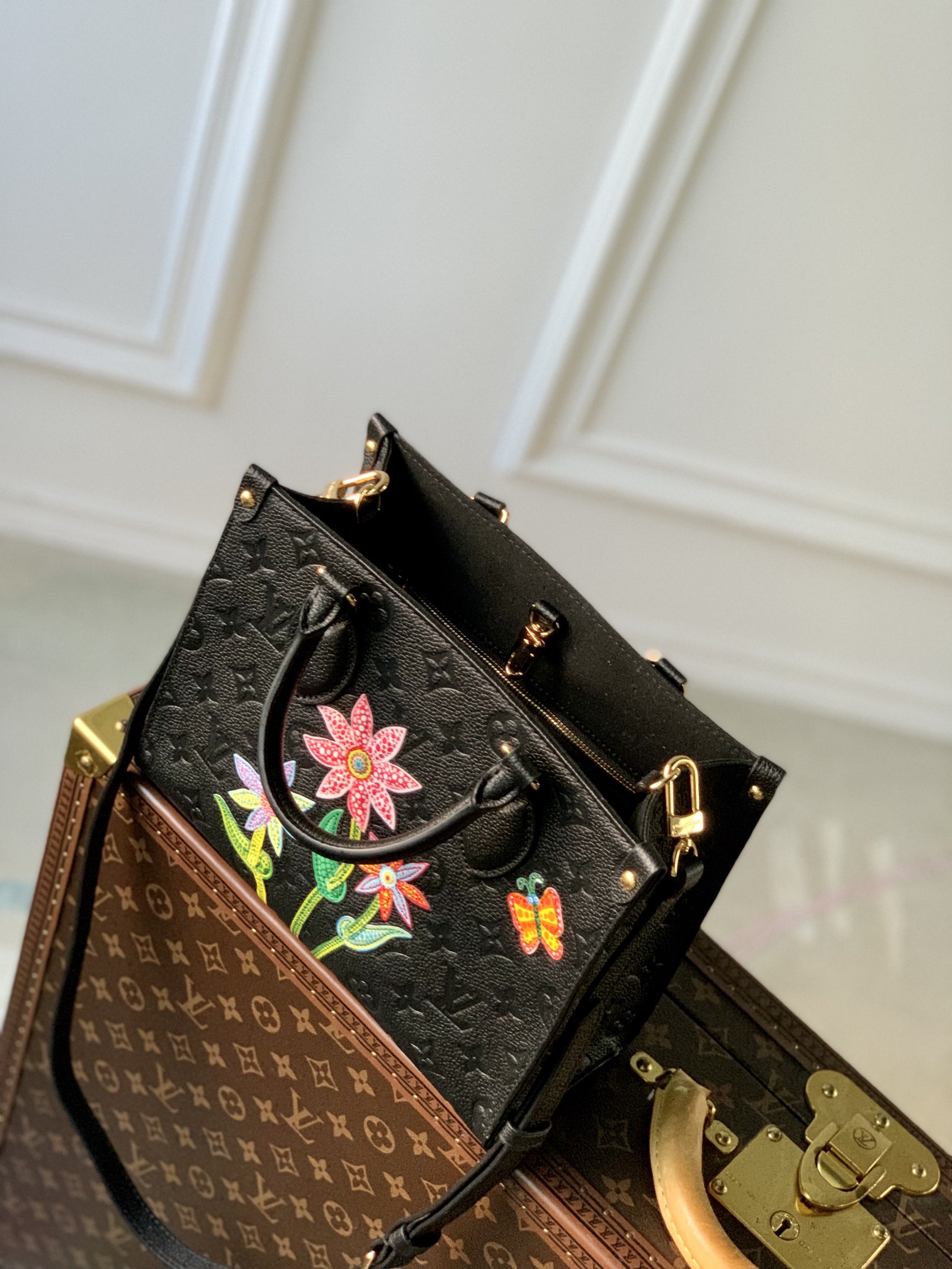 l**is V*t*n onthego handbag- m21732-25*19*11.5 cm