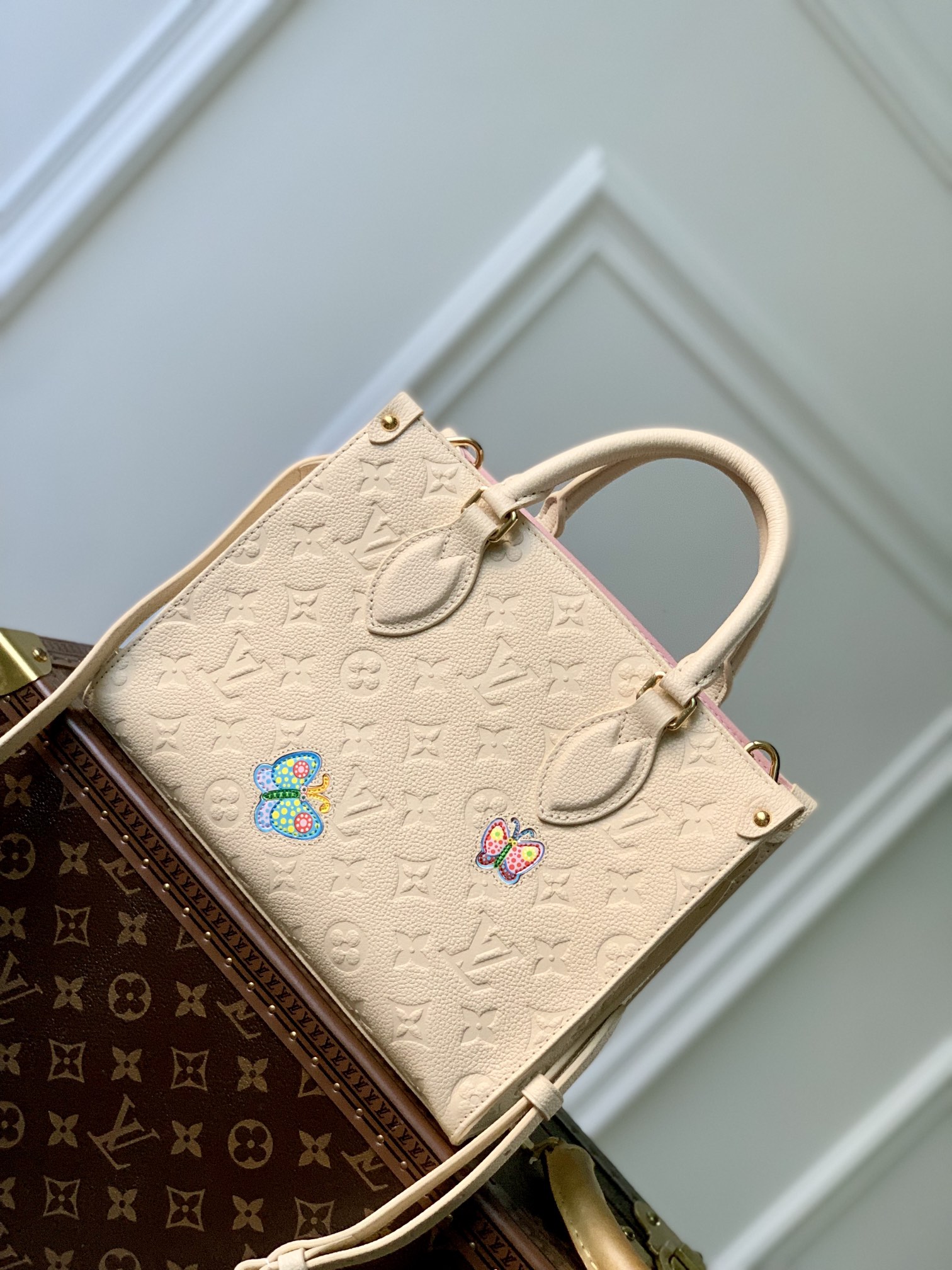 l**is V*t*n onthego handbag- m21732-25*19*11.5 cm