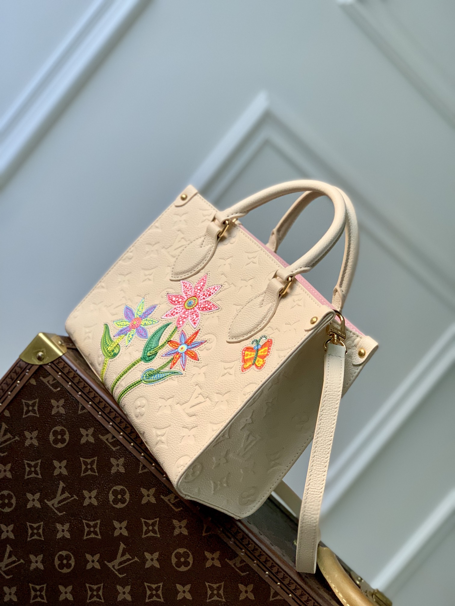l**is V*t*n onthego handbag- m21732-25*19*11.5 cm