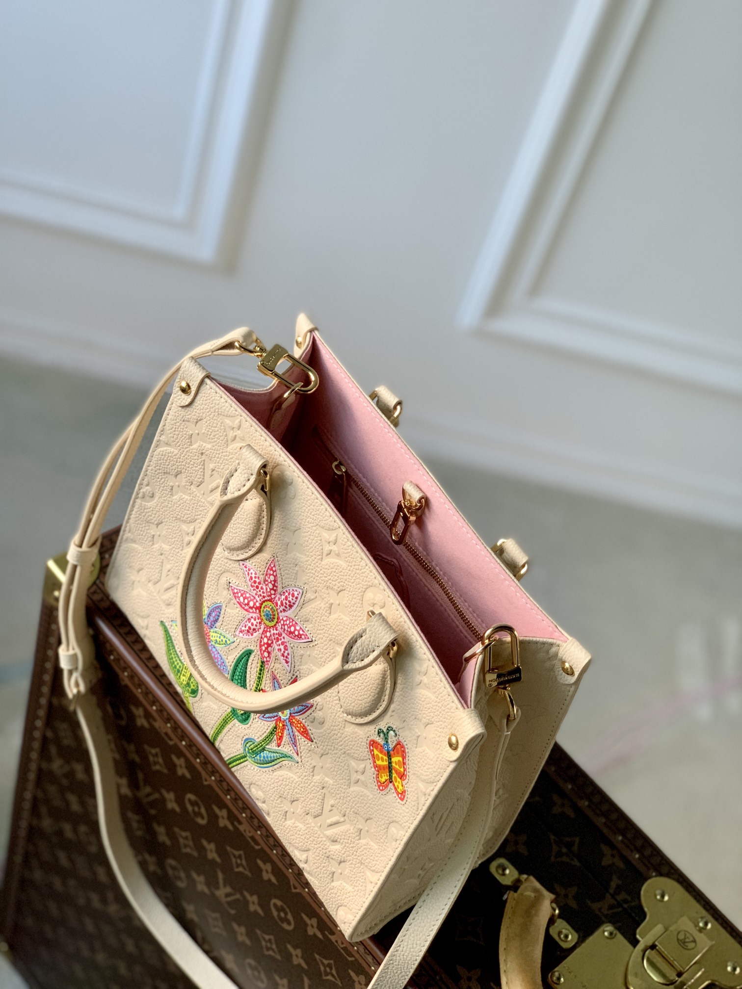 l**is V*t*n onthego handbag- m21732-25*19*11.5 cm