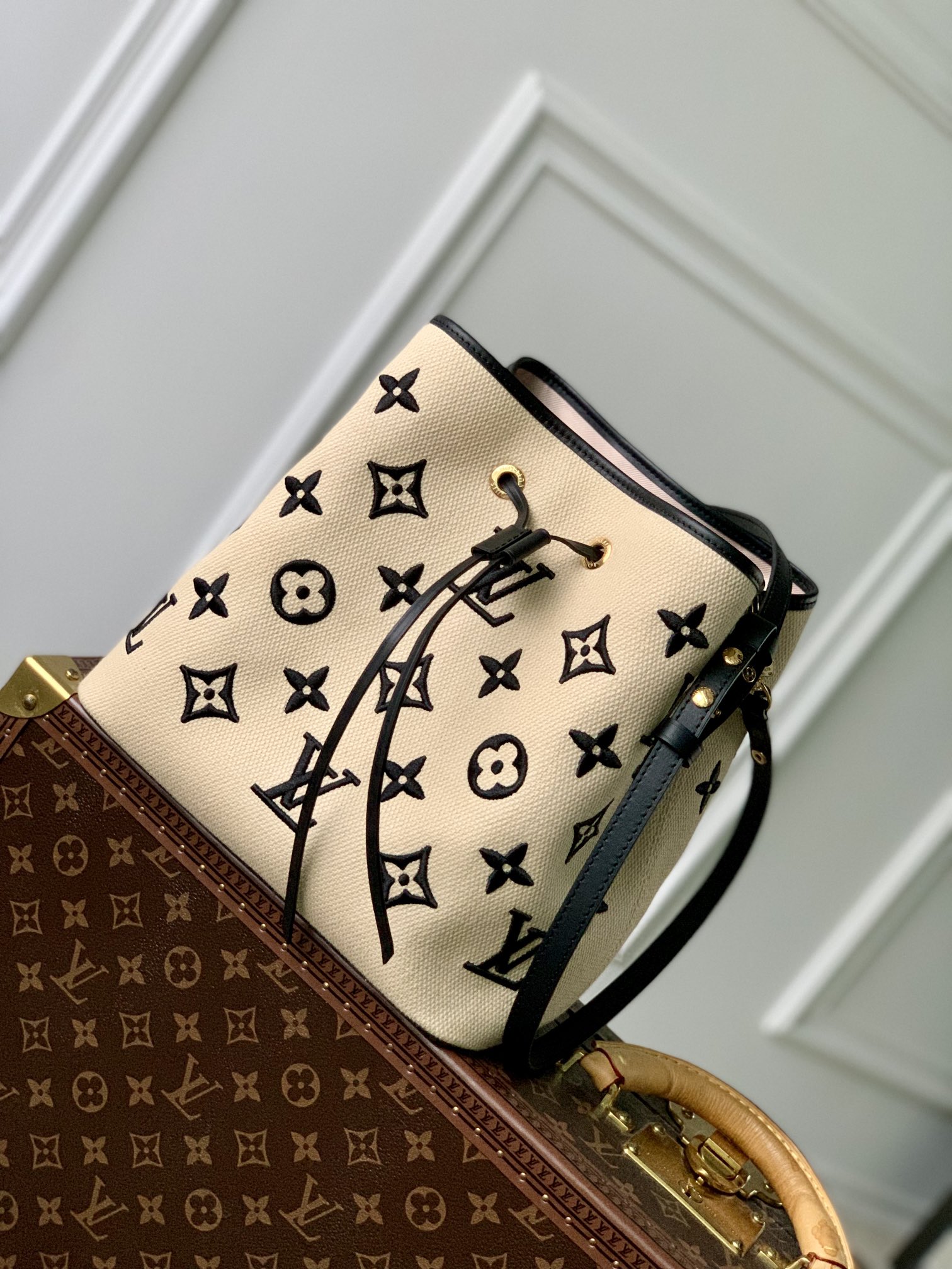 l**is V*t*n néonoé bucket bag -m23080-26x22x27cm