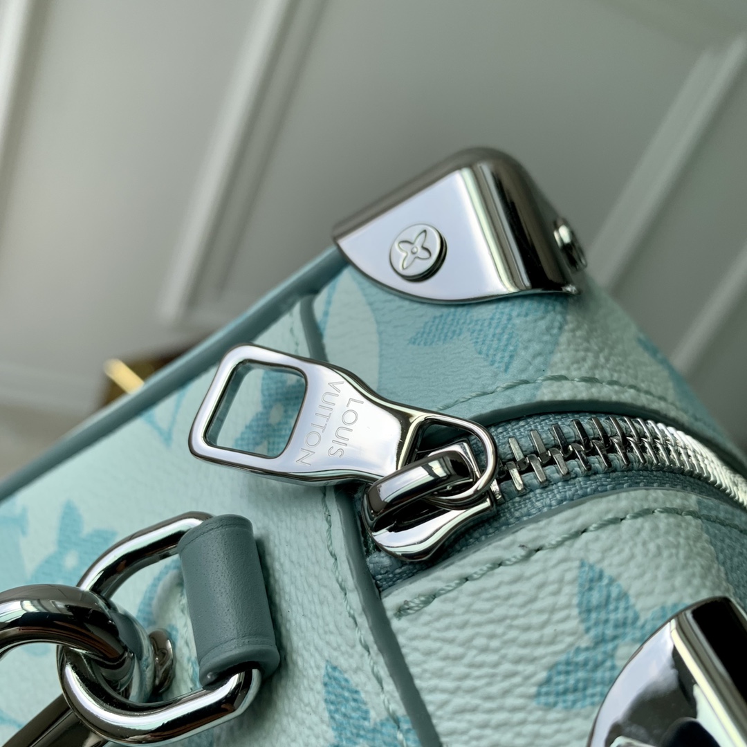 l**is V*t*n mini soft trunk-m22588-18*13*8m