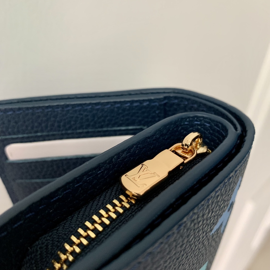 l**is V*t*n cléa wallet-11*8.5*3.5cm