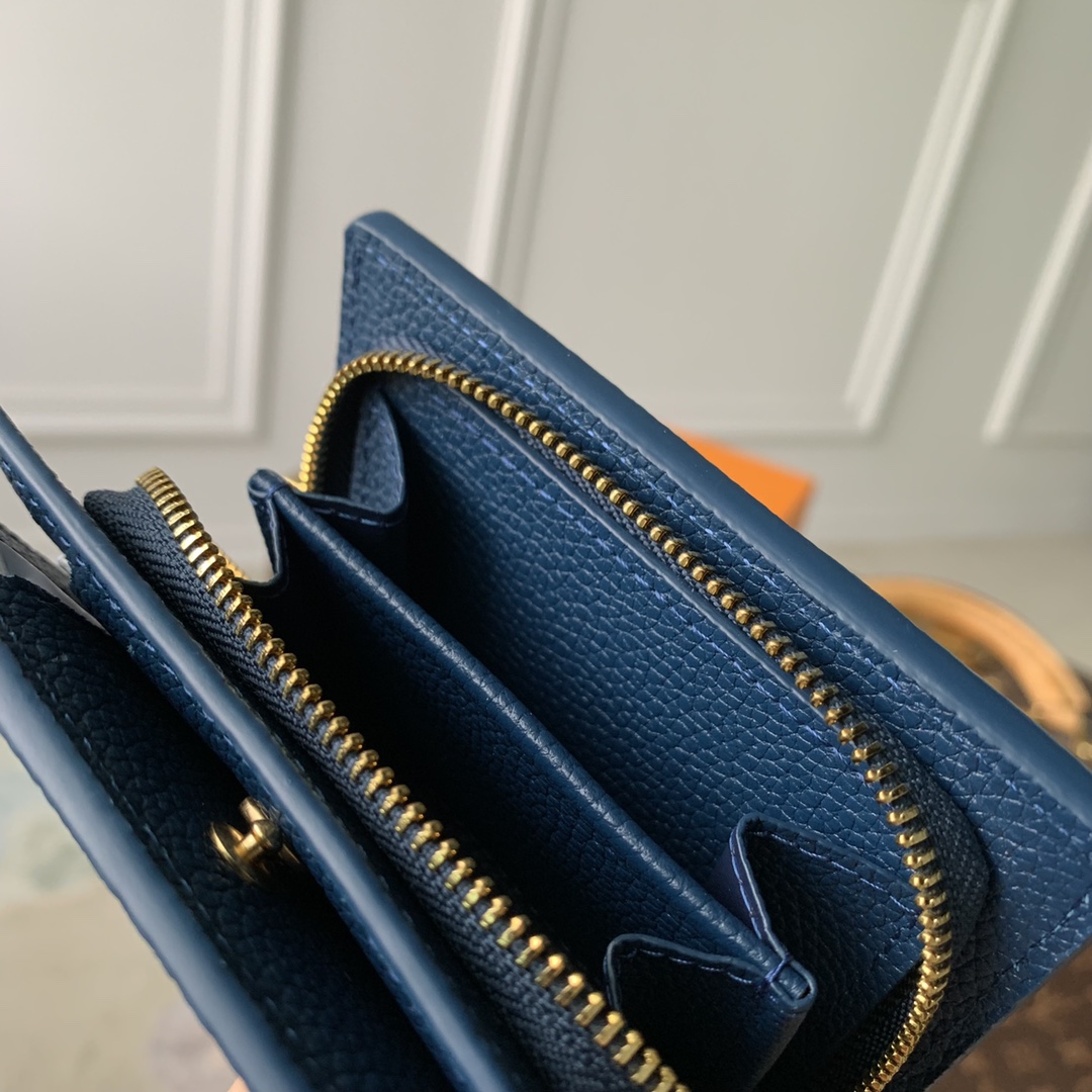 l**is V*t*n cléa wallet-11*8.5*3.5cm