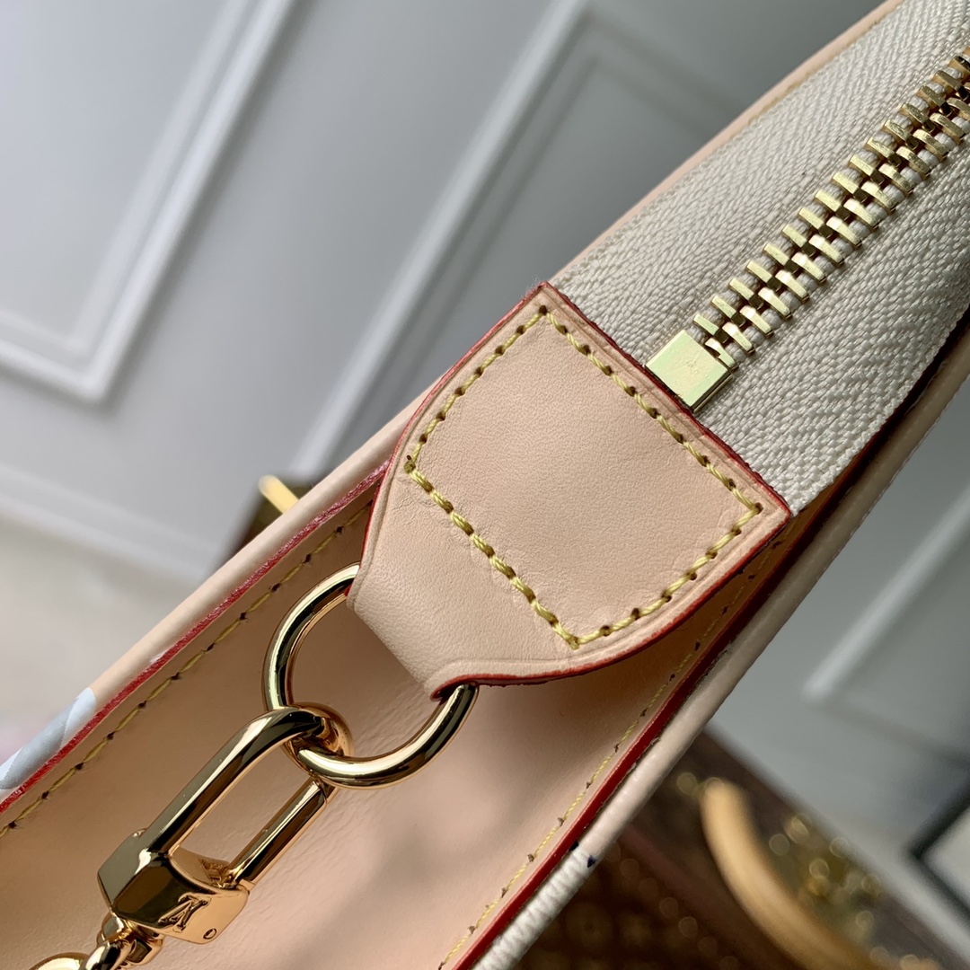 l**is V*t*n toiletry pouch on chain-25 x 20 x 5.5cm