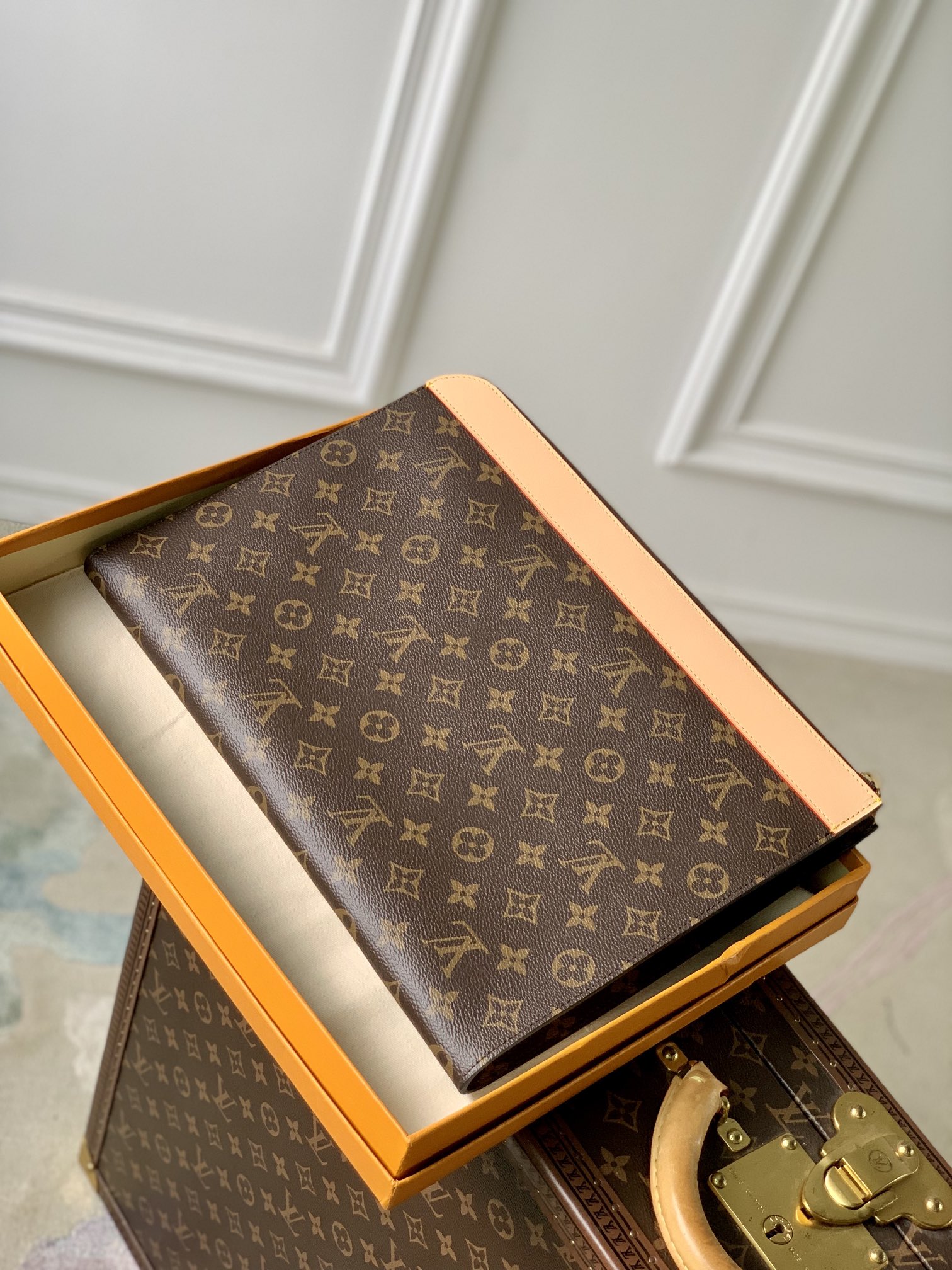 l**is V*t*n pochette jour-m82540-35 x 25 x 2.8cm