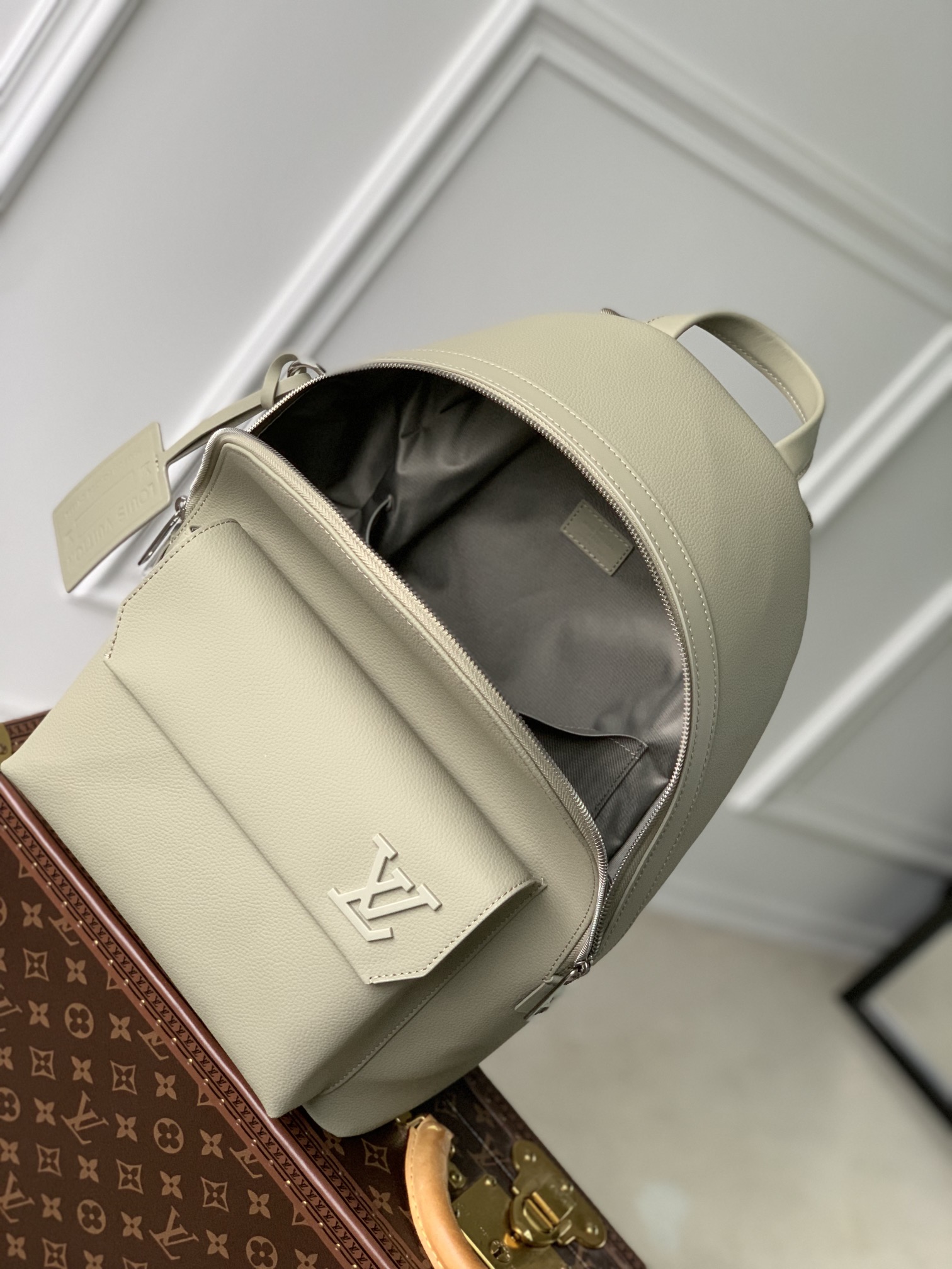 l**is V*t*n aerogram backpack m22503-43*30*14cm