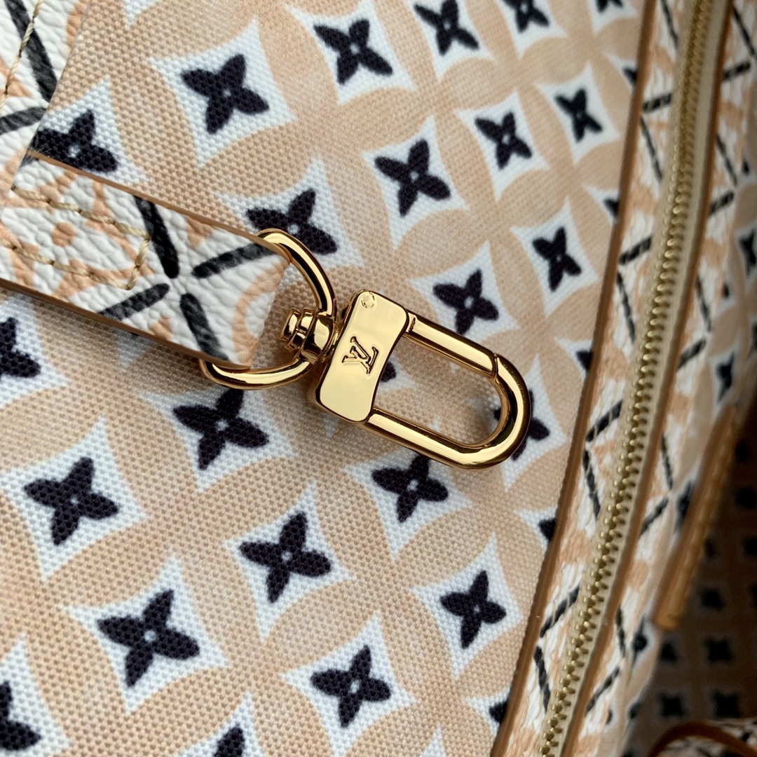 l**is V*t*n neverful m21733-32*29*17cm