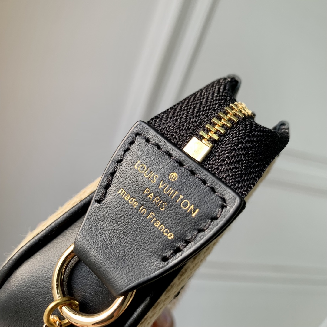 l**is V*t*n mini pochette accessories-15.5 x 10.5 x 4cm