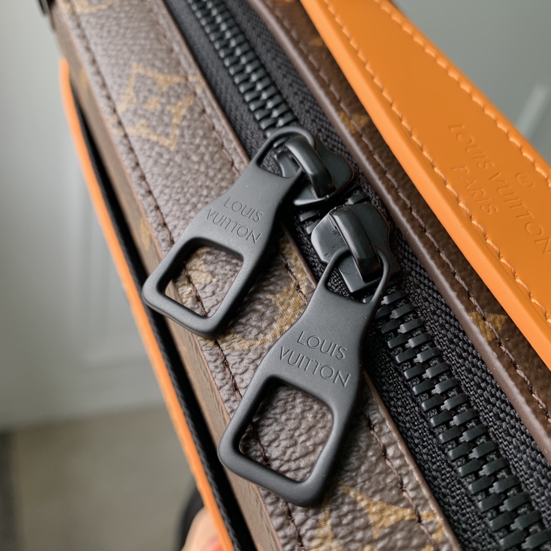 l**is V*t*n handle soft trunk bag -m46689-25*15*7cm