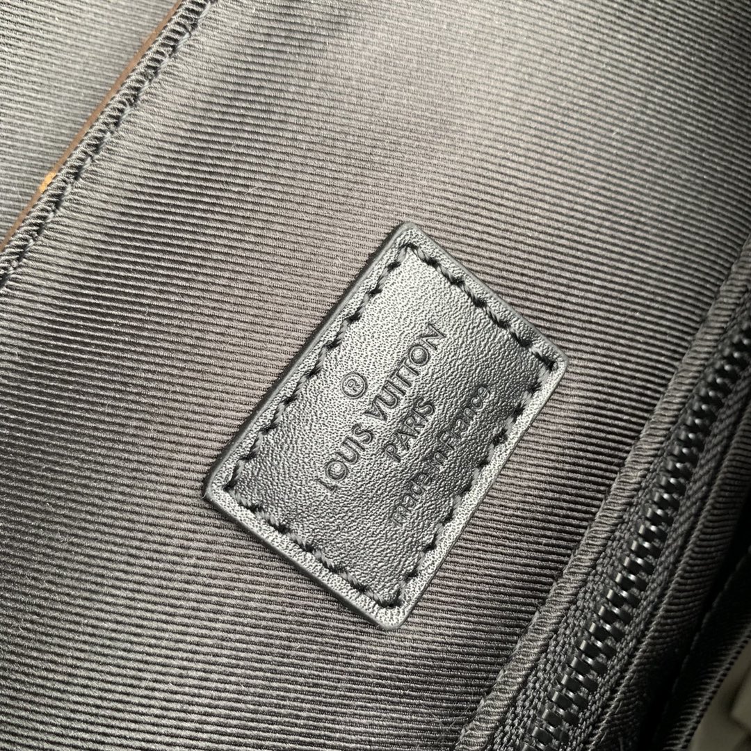 l**is V*t*n christopher backpack m46699-32*39*12cm