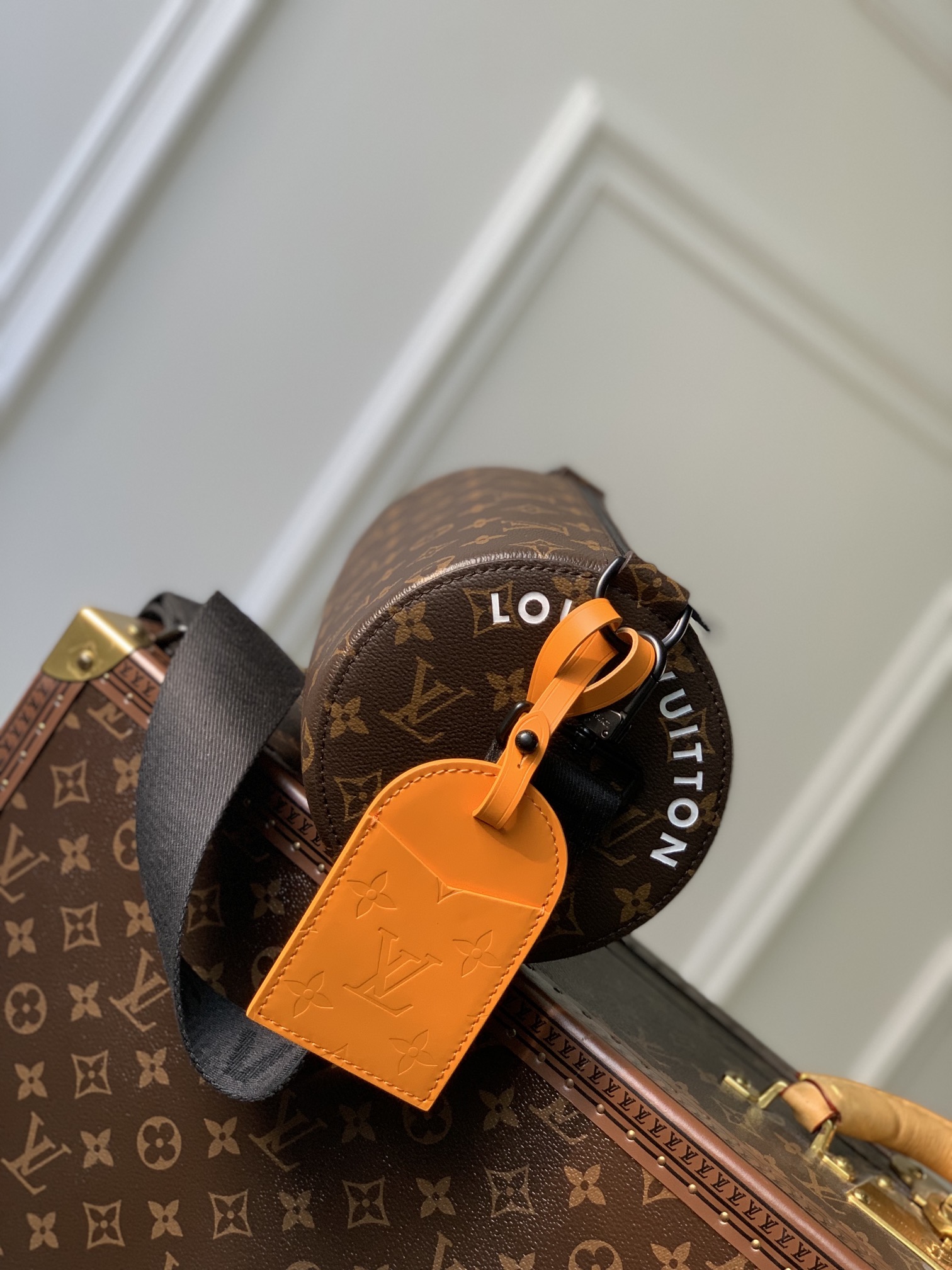 l**is V*t*n soft polochon bag m46692-27x 15x 15cm