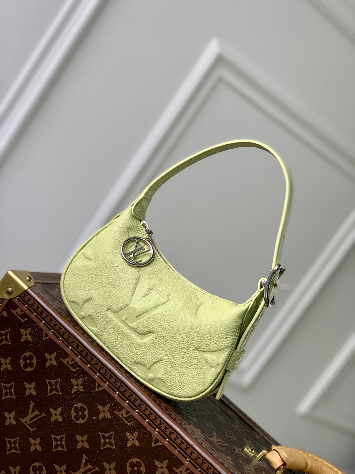 l**is V*t*n mini moon bag m46692-20.5 x 11 x 5cm