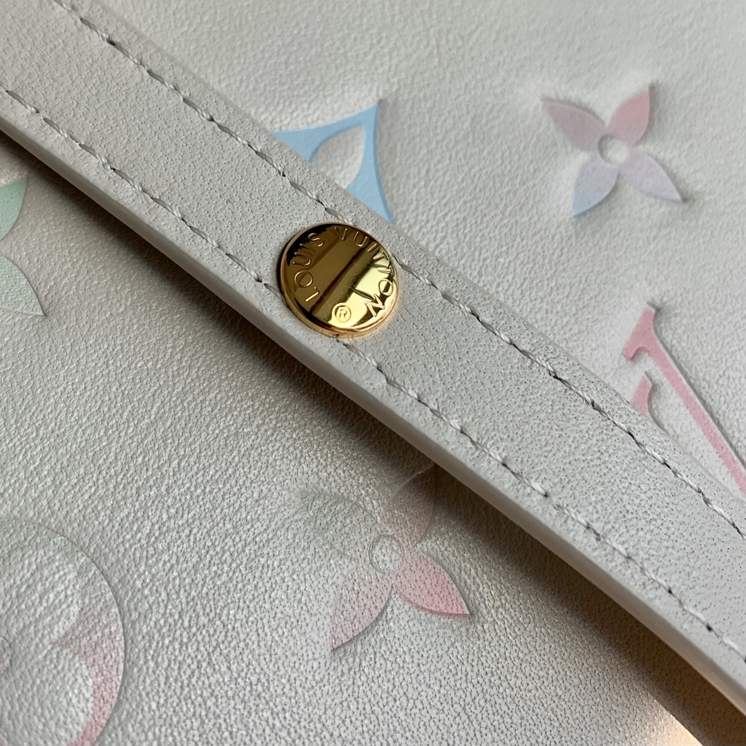 l**is V*t*n coussin bb bag-21*16*7 cm