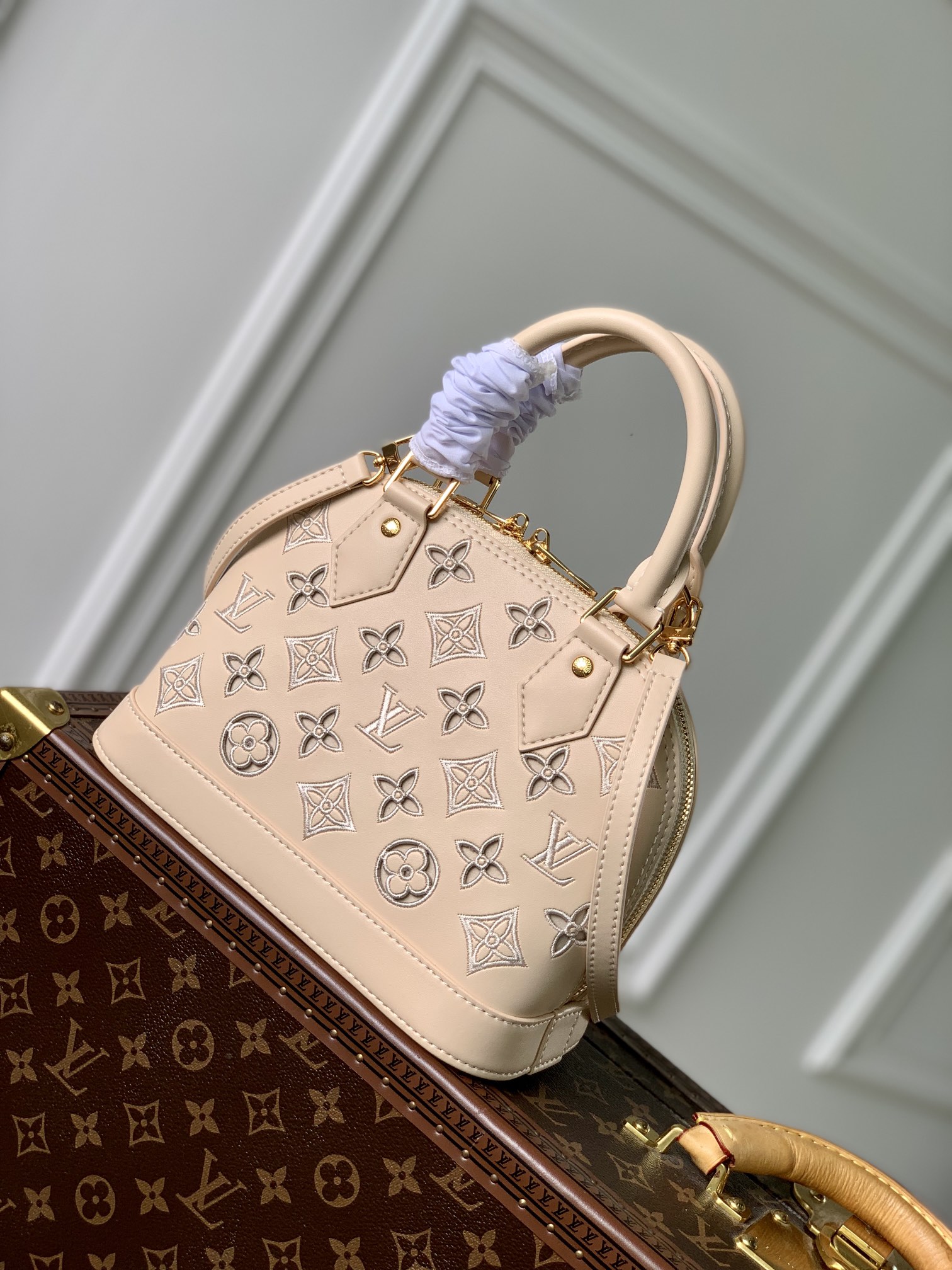 l**is V*t*n m22878 alma bb-23.5 x 17.5 x 11.5cm