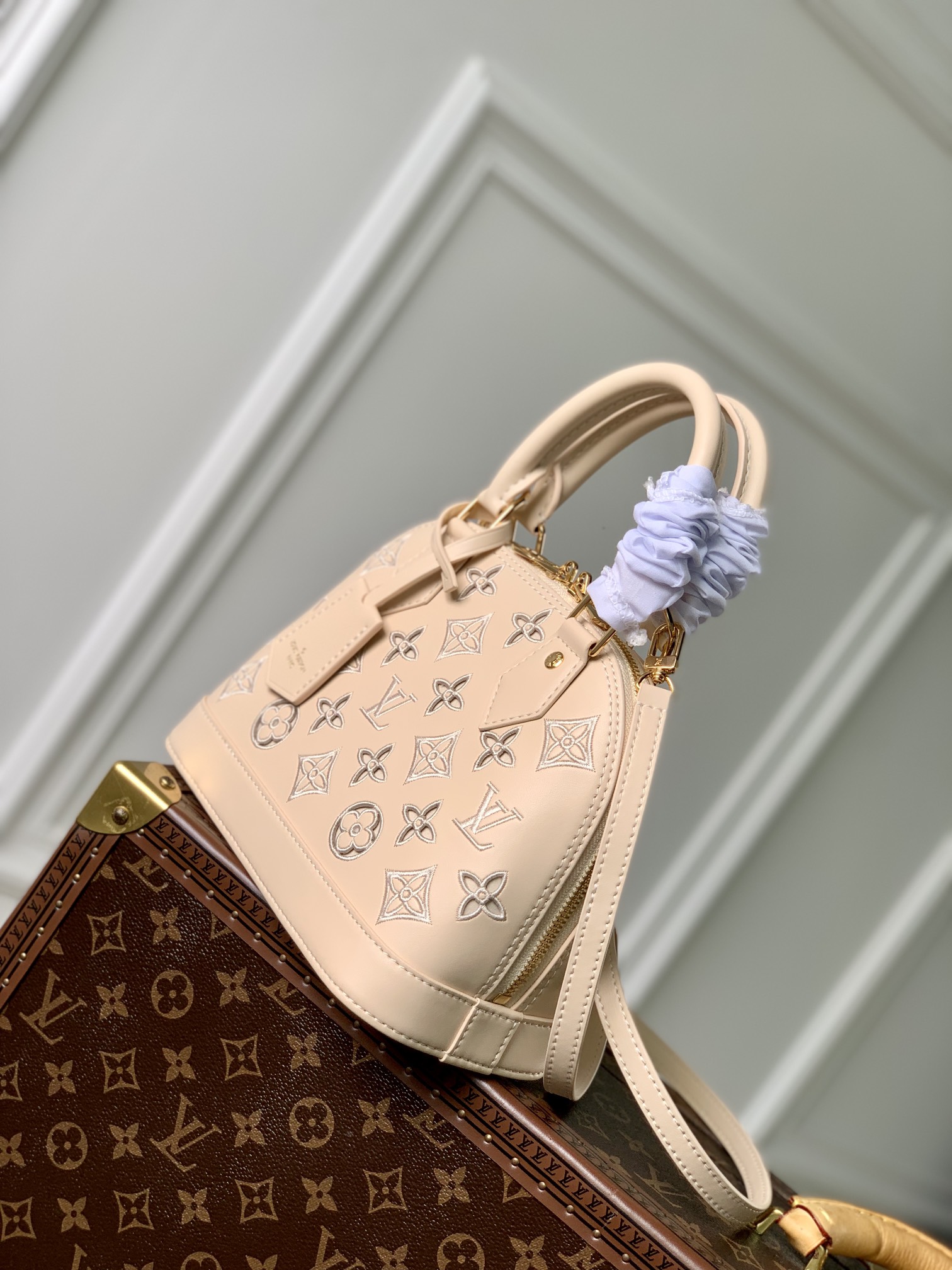 l**is V*t*n m22878 alma bb-23.5 x 17.5 x 11.5cm